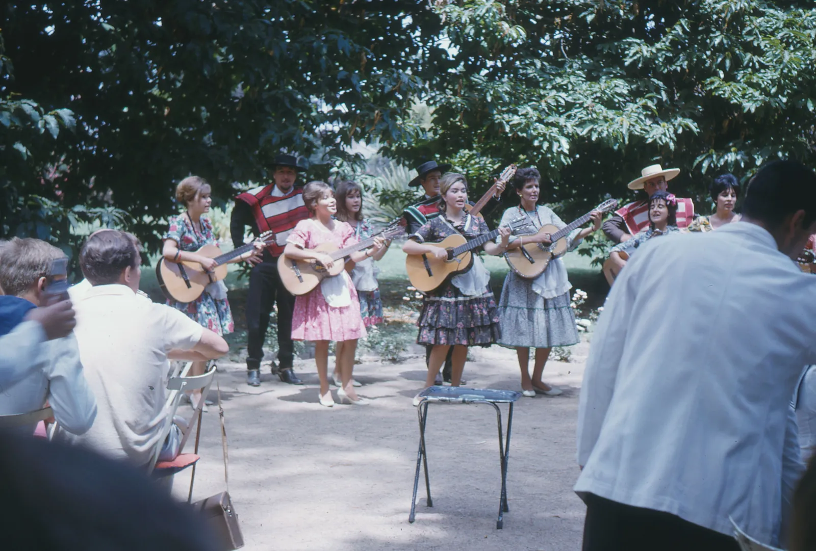 Canto folklórico a comitiva sueca, Zona Central, 1965