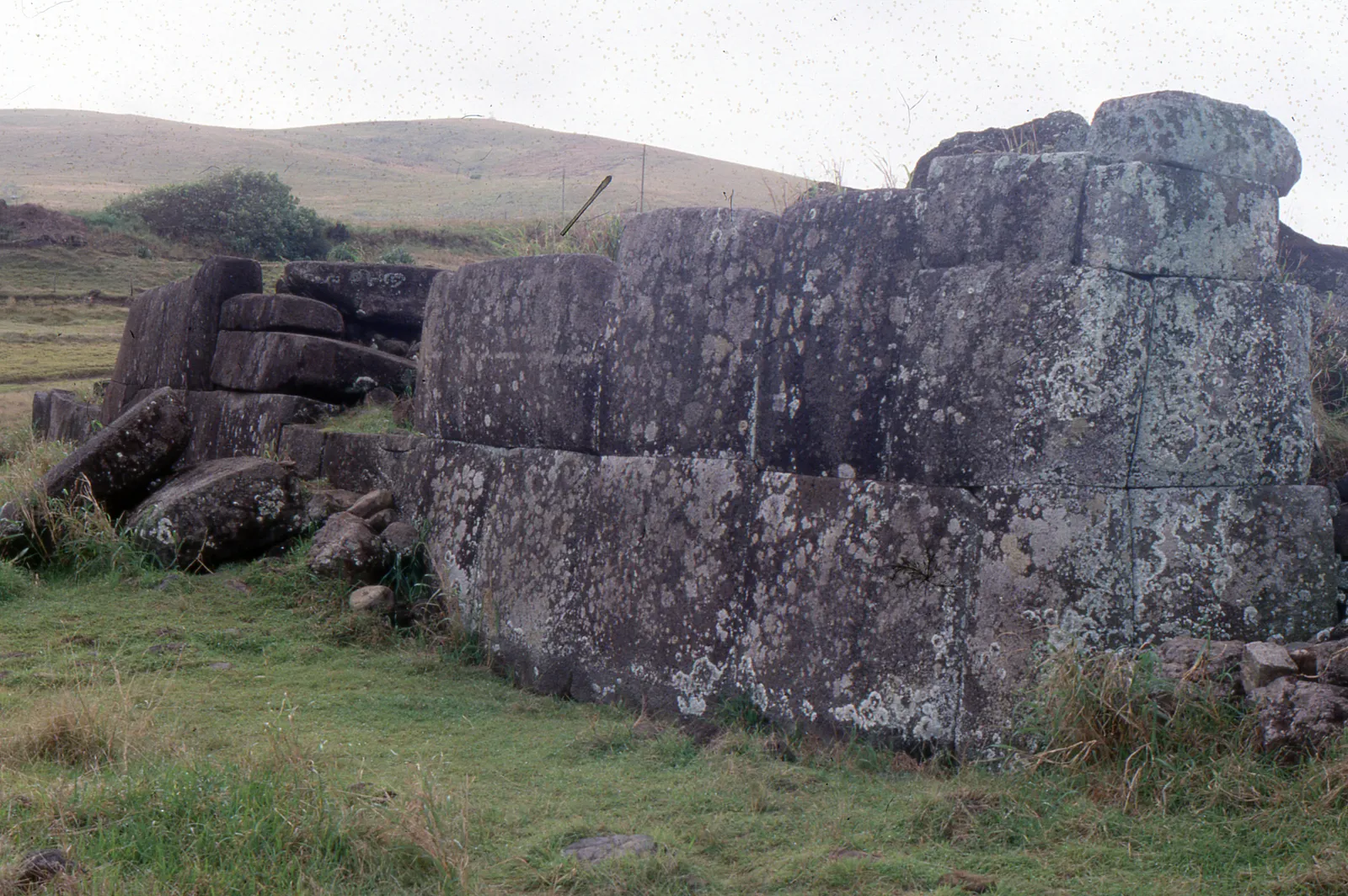 Ahu Tahira en Vinapu ca.1978