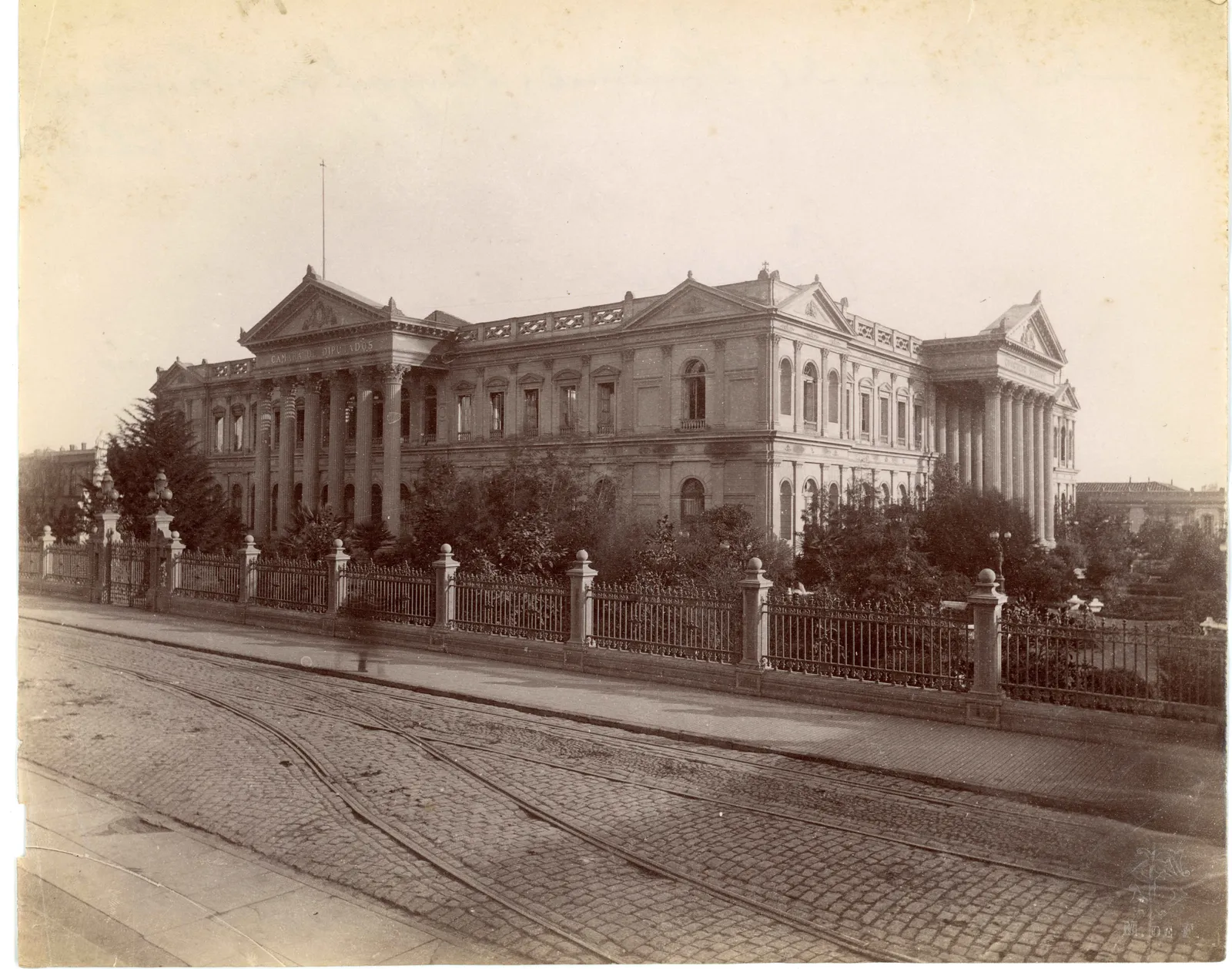 Edificio del Congreso Nacional desde calle Bandera, ca. 1904