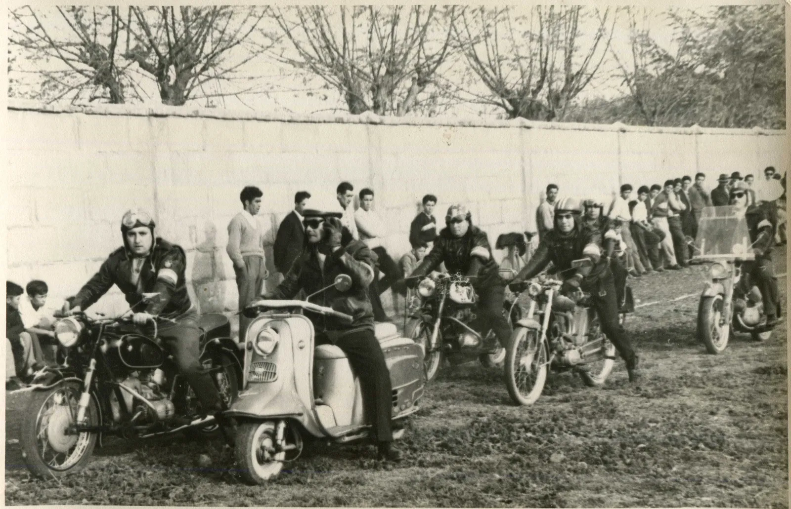 Motoqueros en Estadio Comunal de Quilicura, 1950