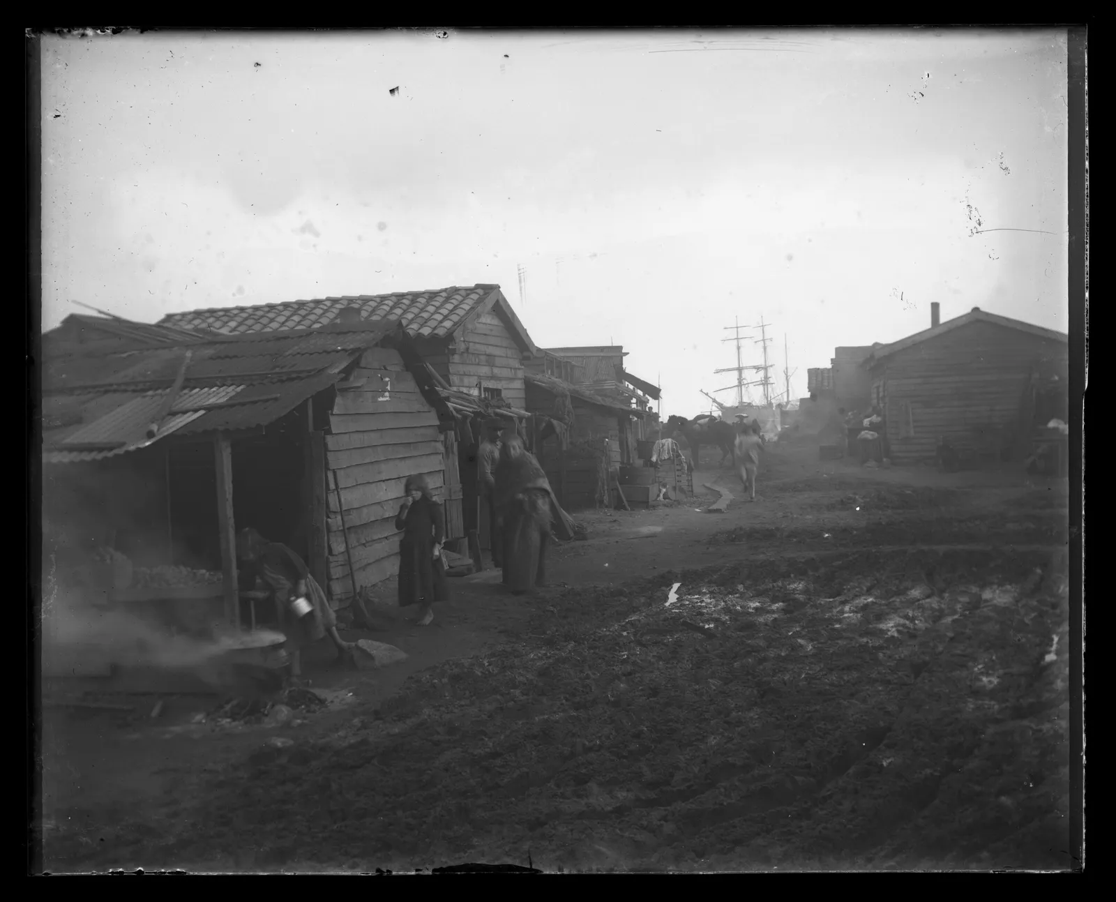 Mujeres en cercanías de Talcahuano, ca. 1903