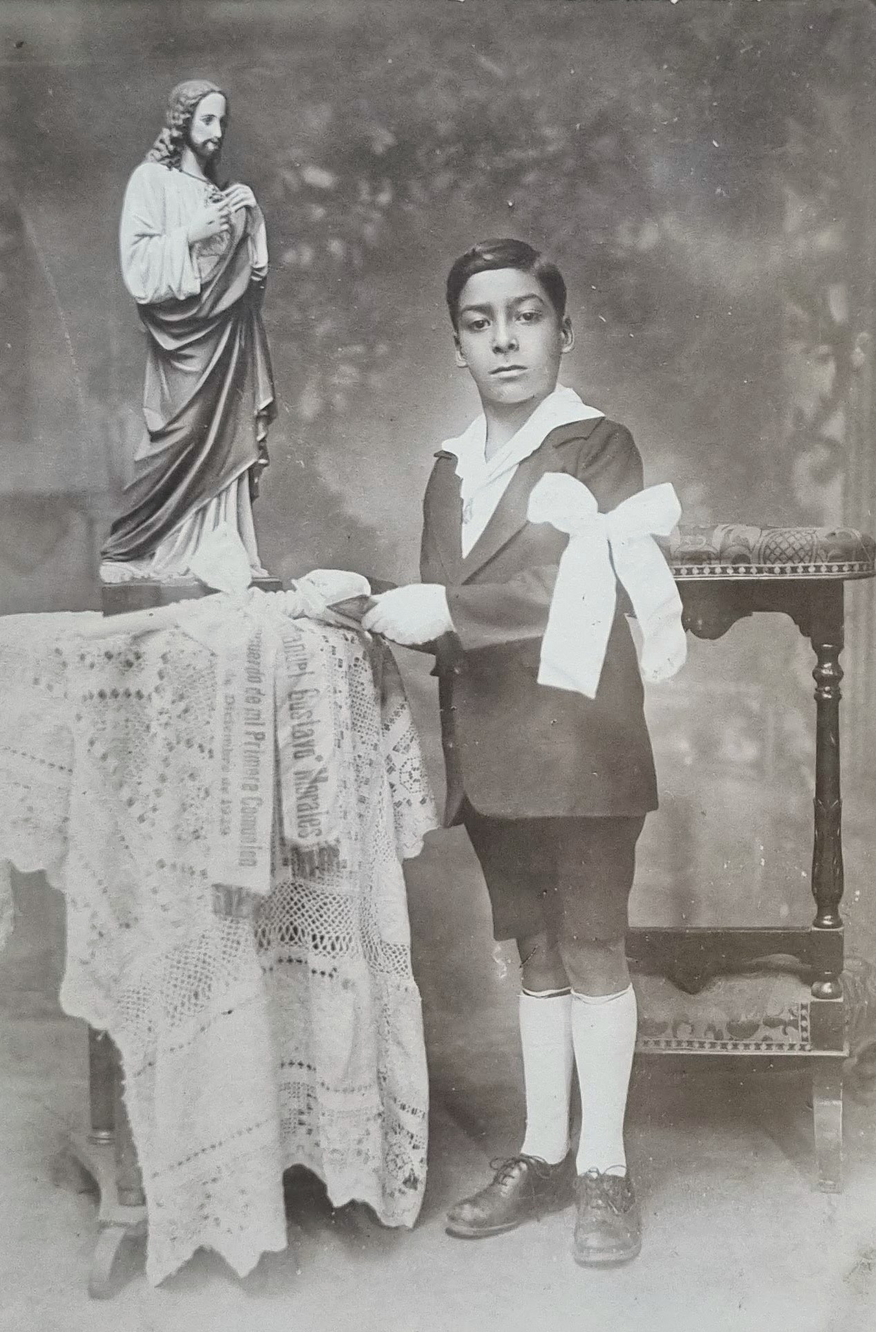 Manuel Gustavo Morales Varas en el día de su primera comunión, 1929