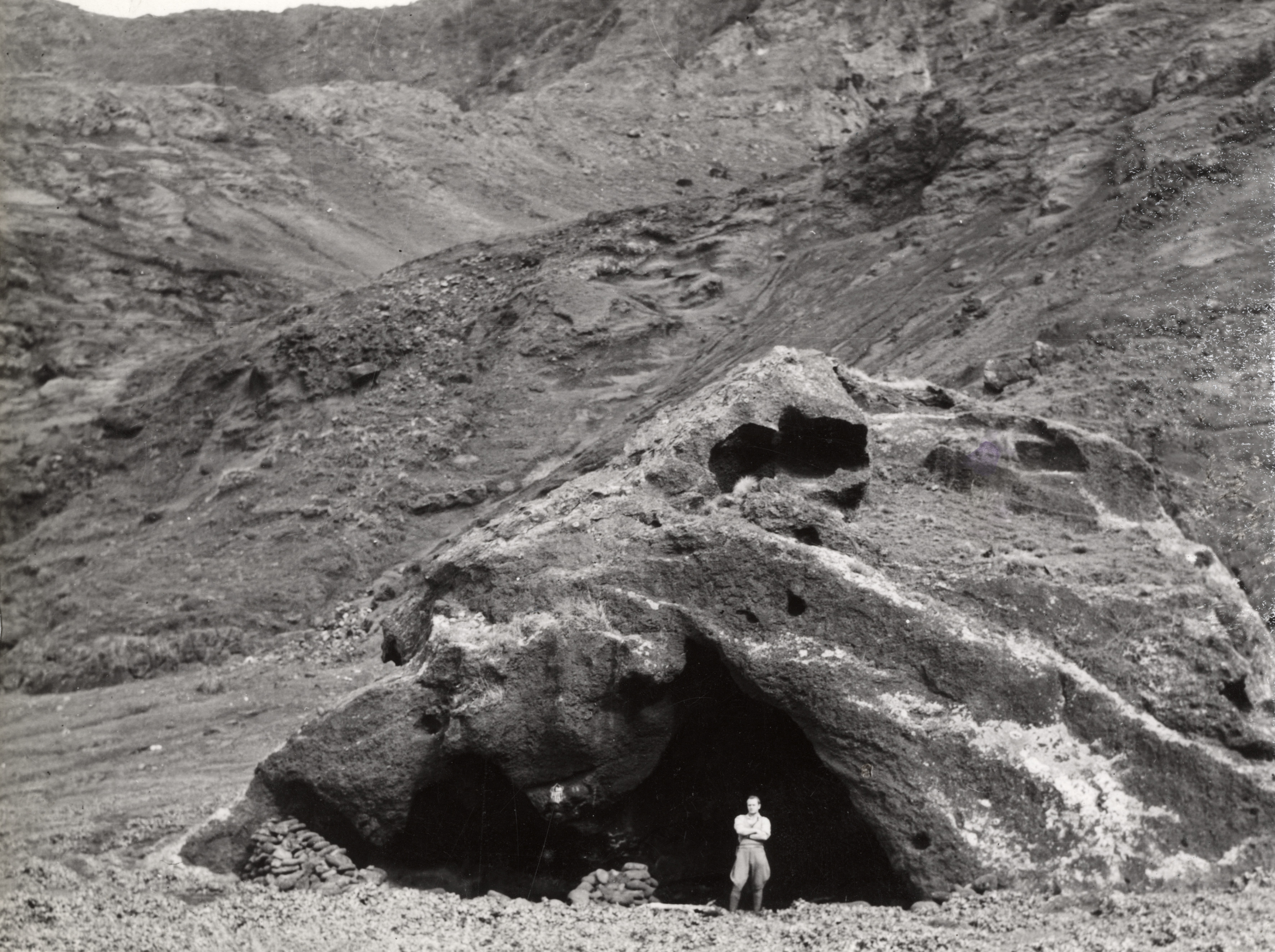 Cueva en Isla Robinson Crusoe, 1938