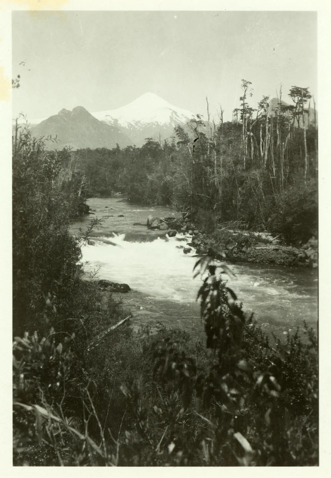 Río Trancura y Volcán Lanín, 1929