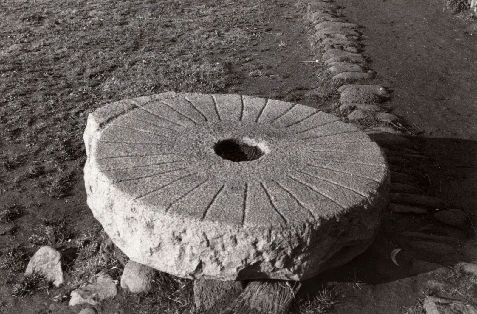 Piedra de Molino en Isla Robinson Crusoe, 1938