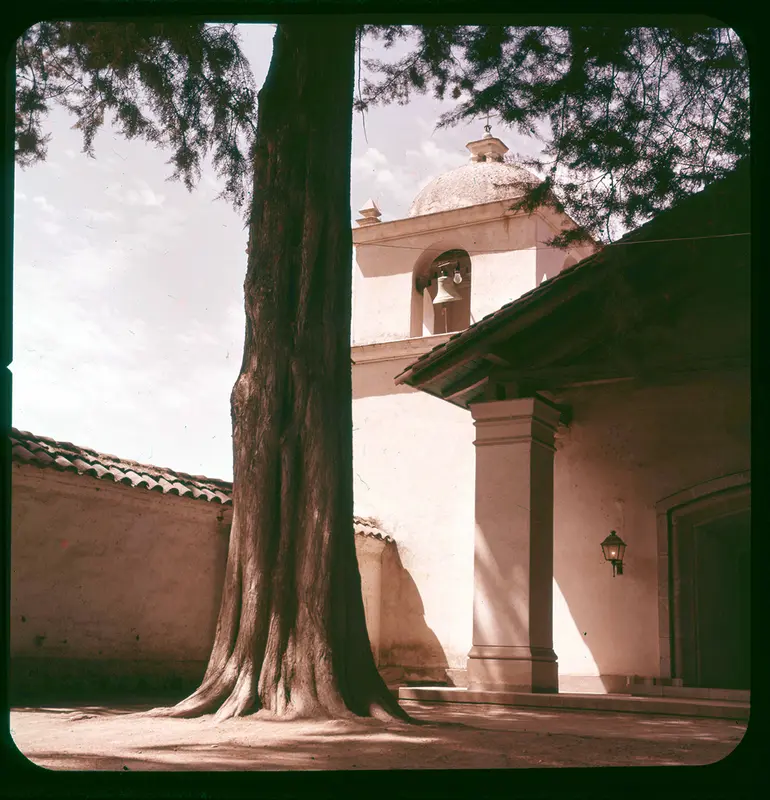 Fachada y campanario de la Iglesia Santa Amelia de Almahue, Pichidegua, Región de O'Higgins, Chile, 1950 - 1965