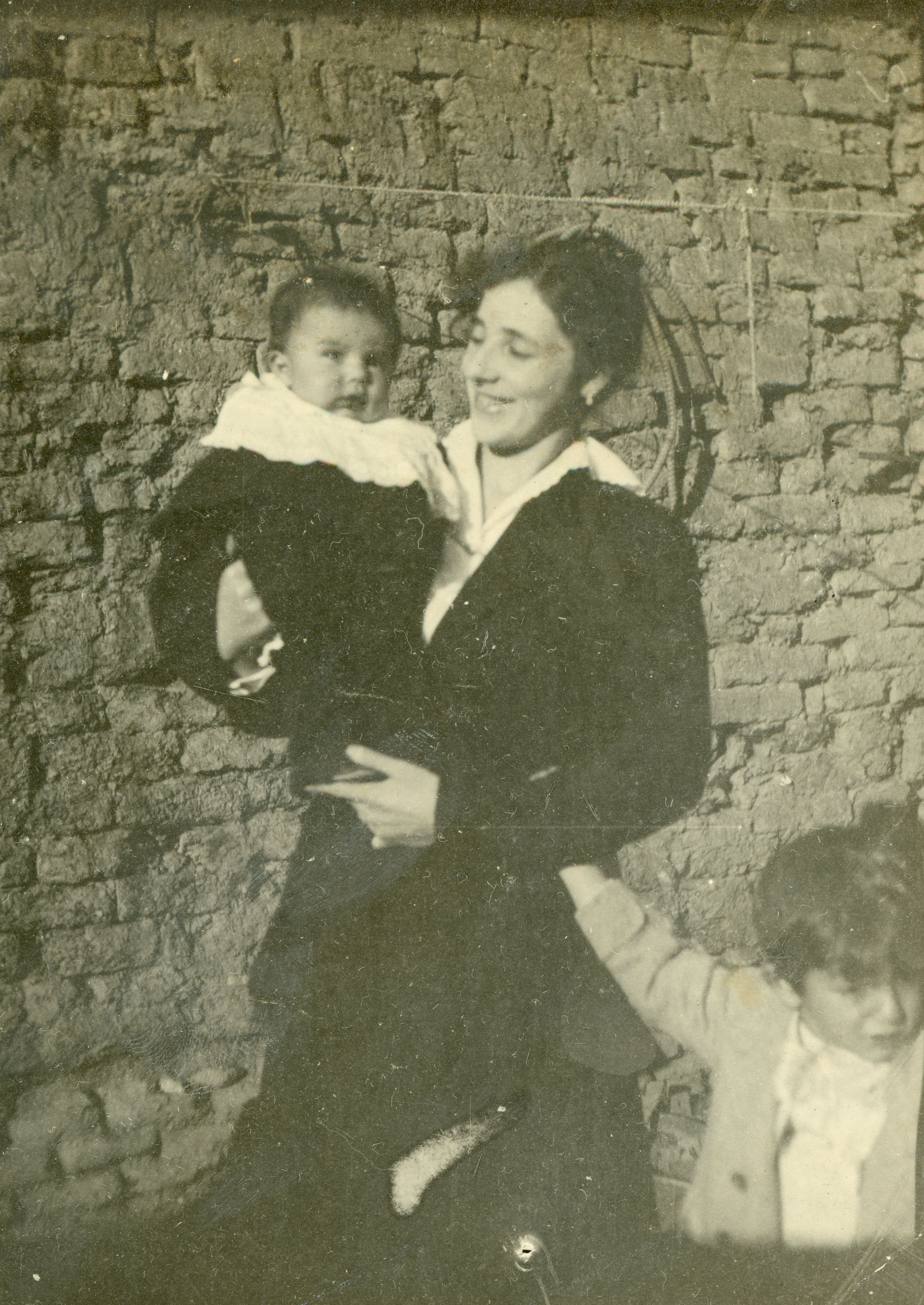 Mujer y bebé, Santiago, Mayo, 1917