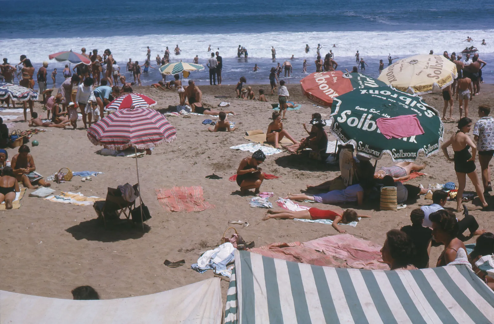 Playa de Caleta Abarca, Viña del Mar, 1965