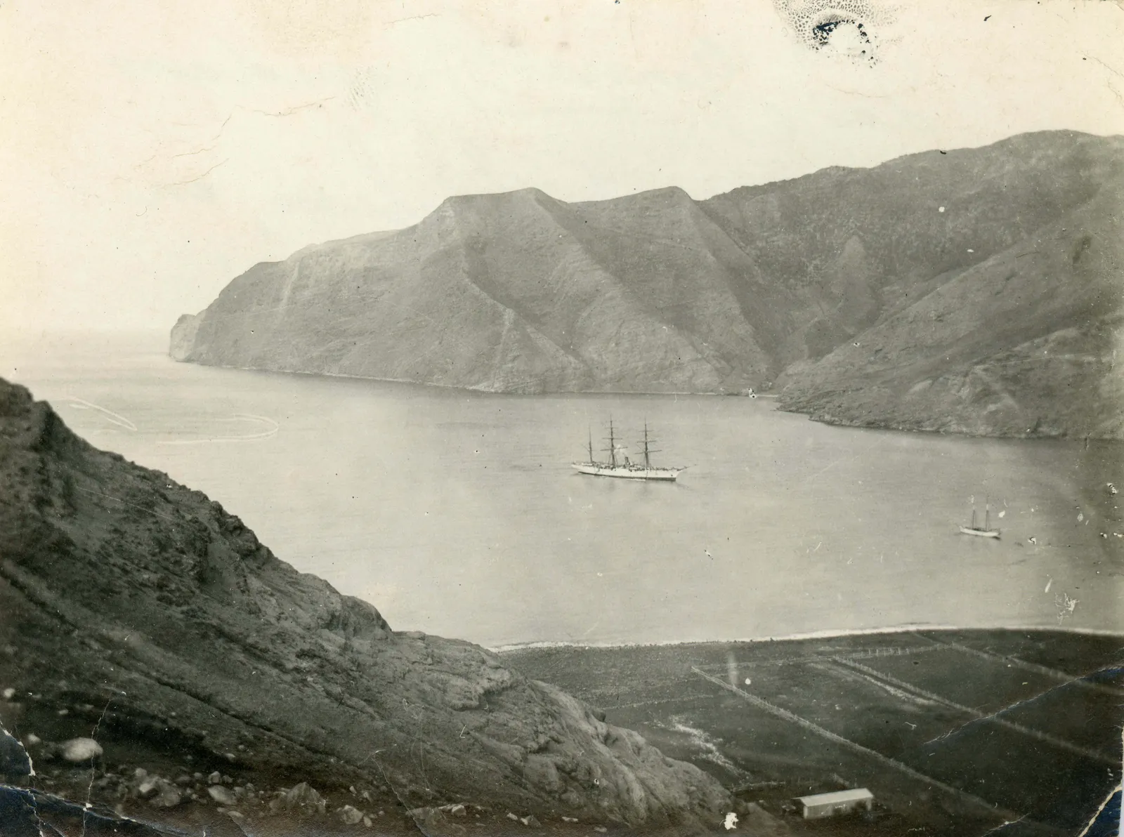 La General Baquedano, Buque escuela chileno, en la Isla Juan Fernández, 1917
