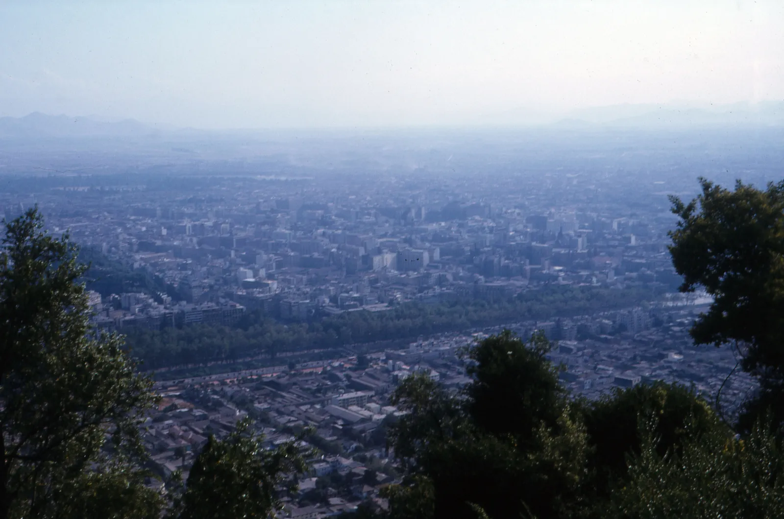Vista de Santiago desde el San Cristóbal, 1965