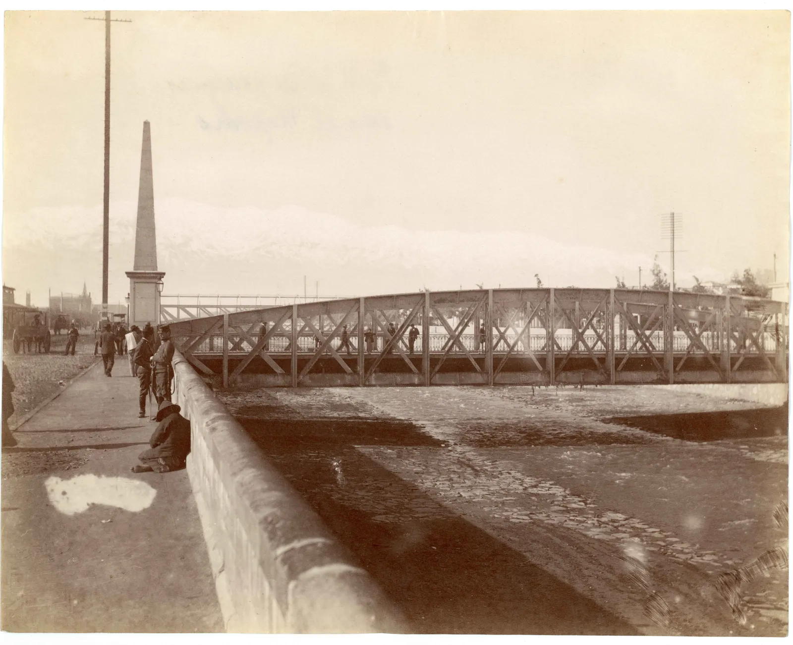 Puente sobre el Río Mapocho, Santiago, ca. 1904