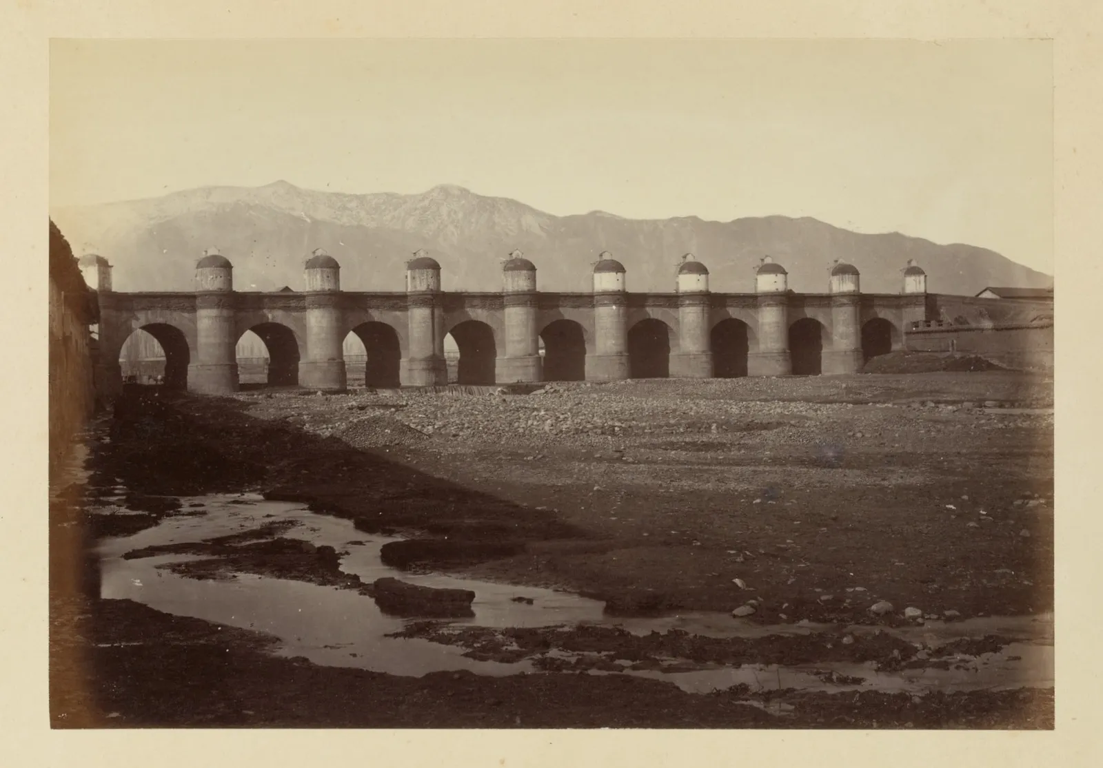 Puente Cal y Canto en Río Mapocho, Santiago, 1868