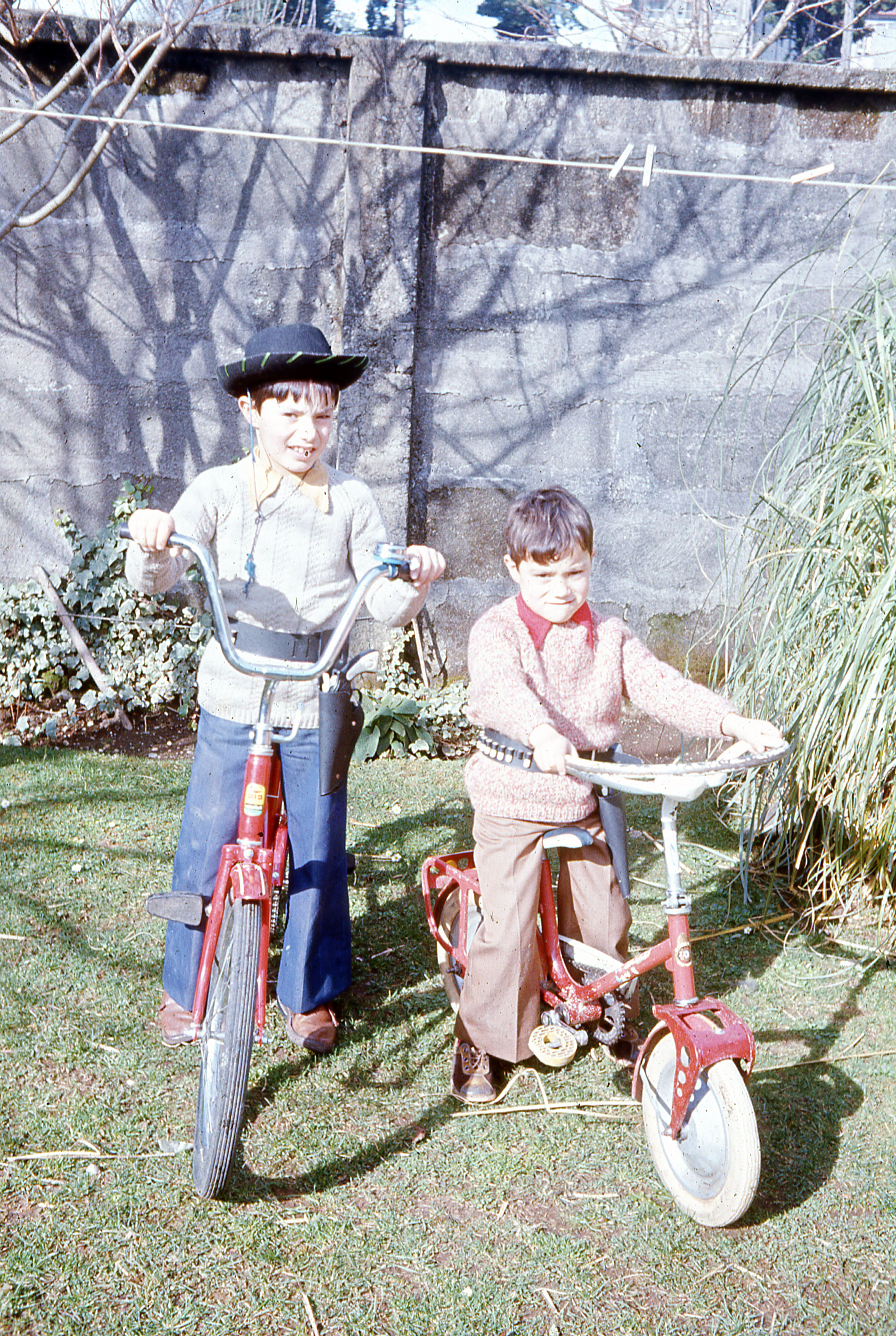 Niños en bicicletas (Puerto Montt), 1977