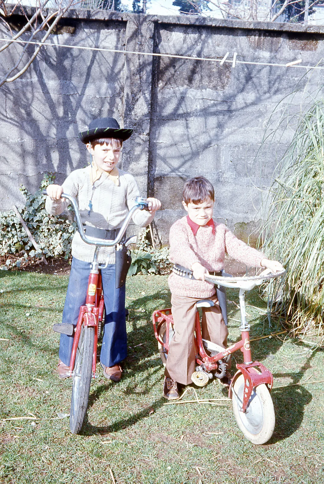 Niños en bicicletas (Puerto Montt), 1977