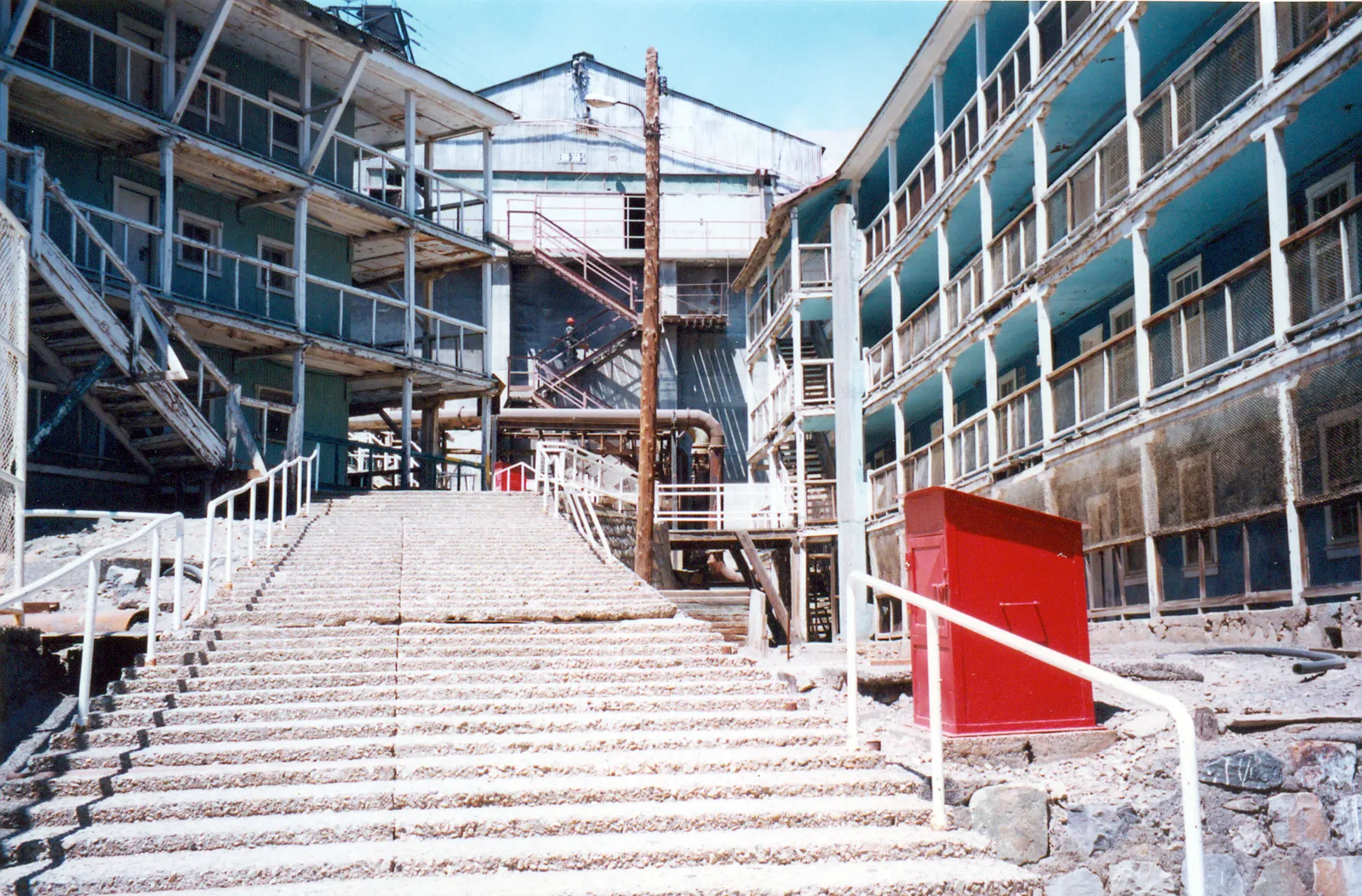 Vista a escalinatas y fachadas de Sewell, 2002