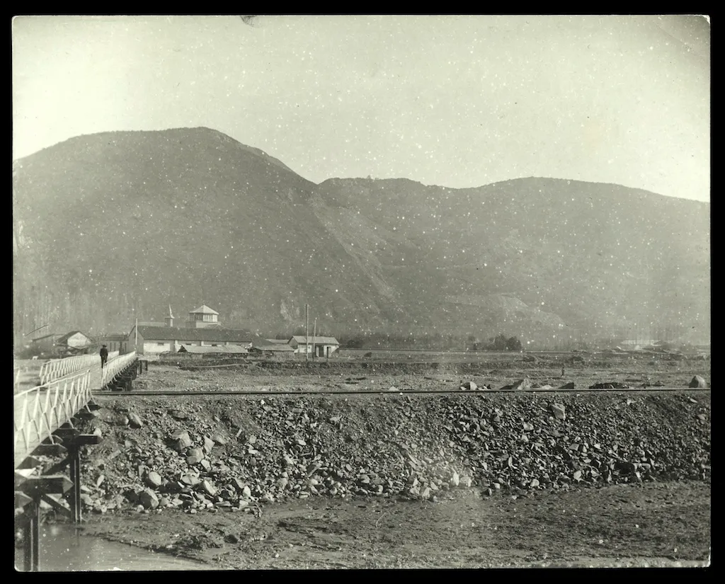 Cerro San Cristóbal desde Calle Providencia, ca. 1903