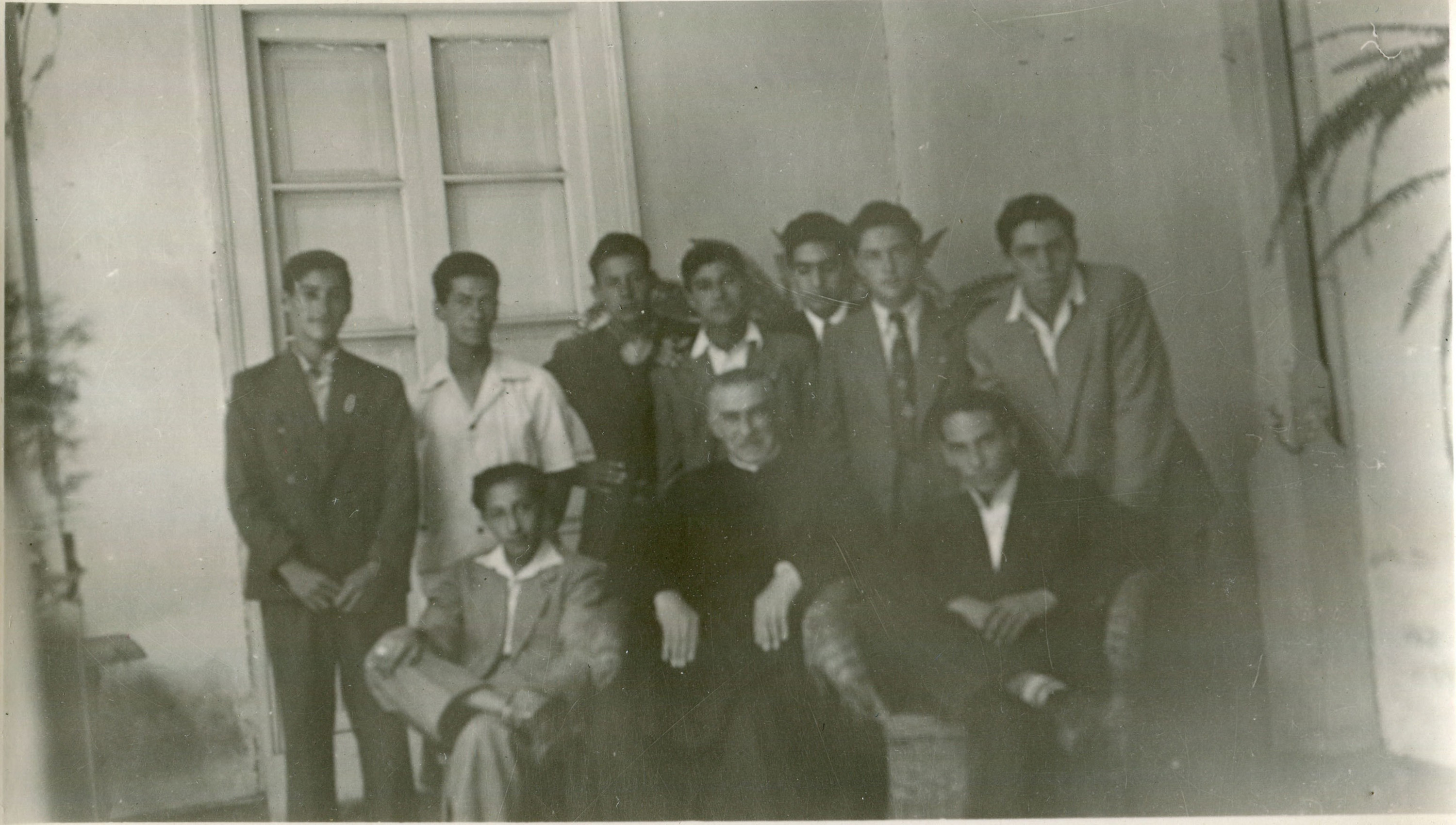 Grupo de Hombres, sin lugar, ca. 1950