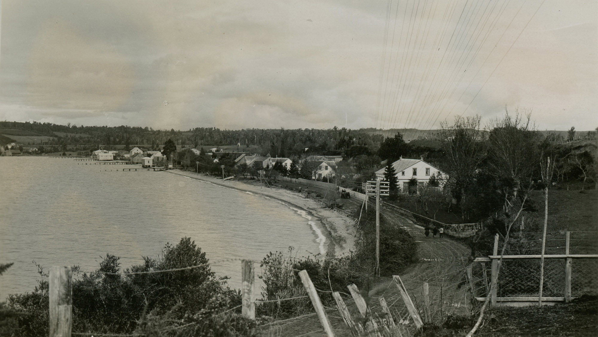Puerto Varas, borde de lago, ca. 1928
