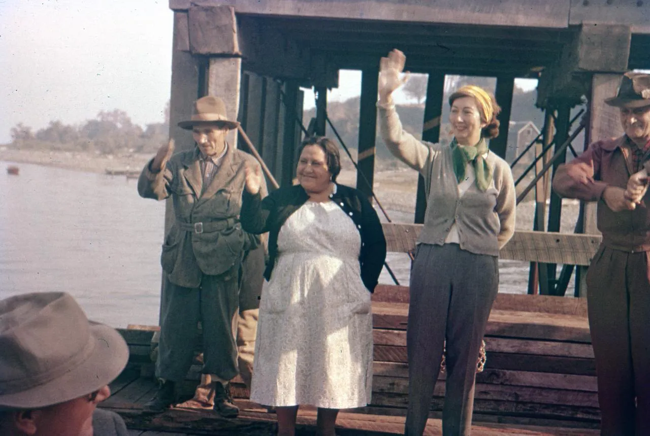 Despedida en Muelle de Castro, isla de Chiloé, Chile ca. 1950