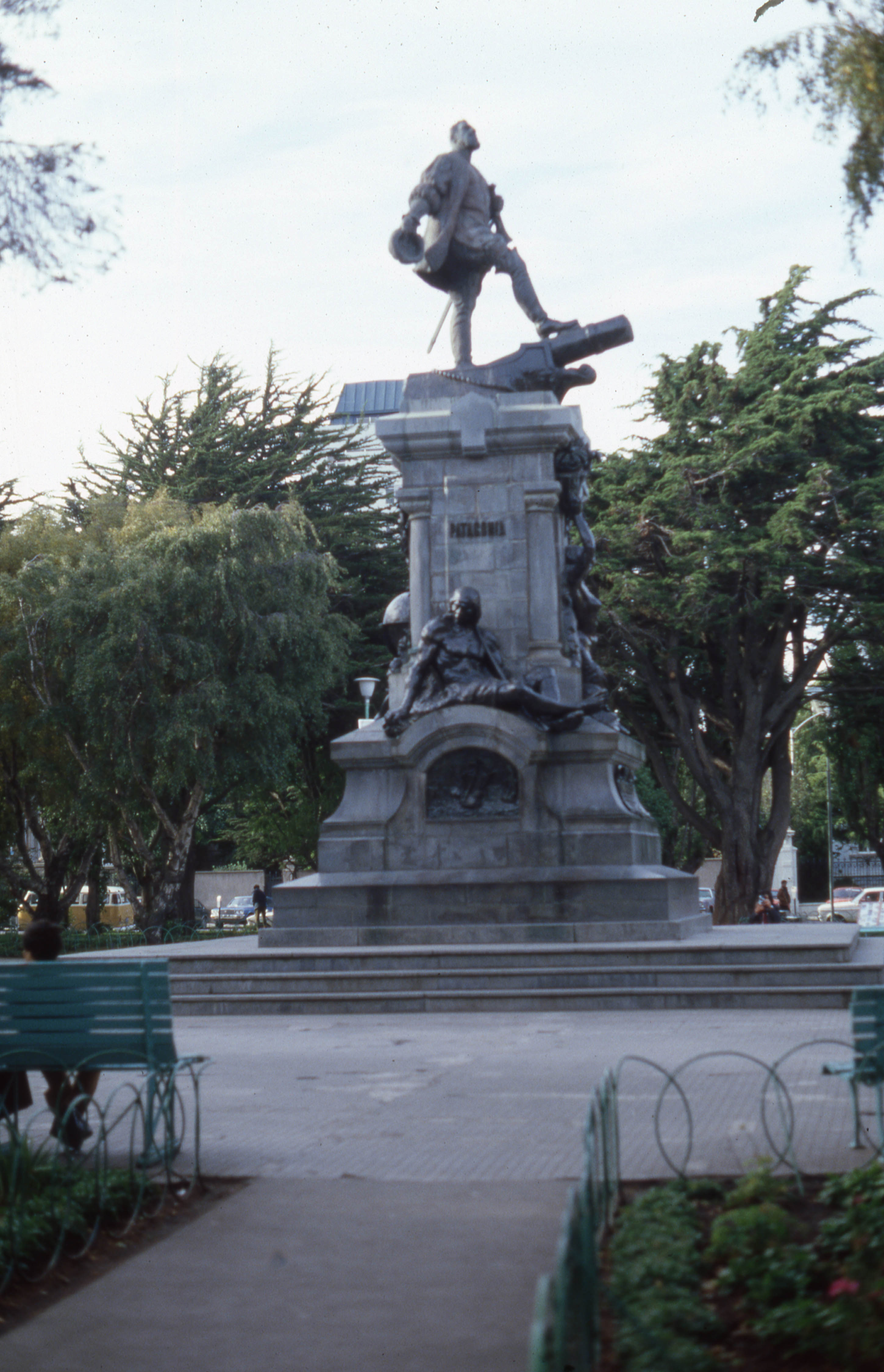 Monumento a Magallanes, Plaza Muñoz Gamero, Punta Arenas, ca. 1980