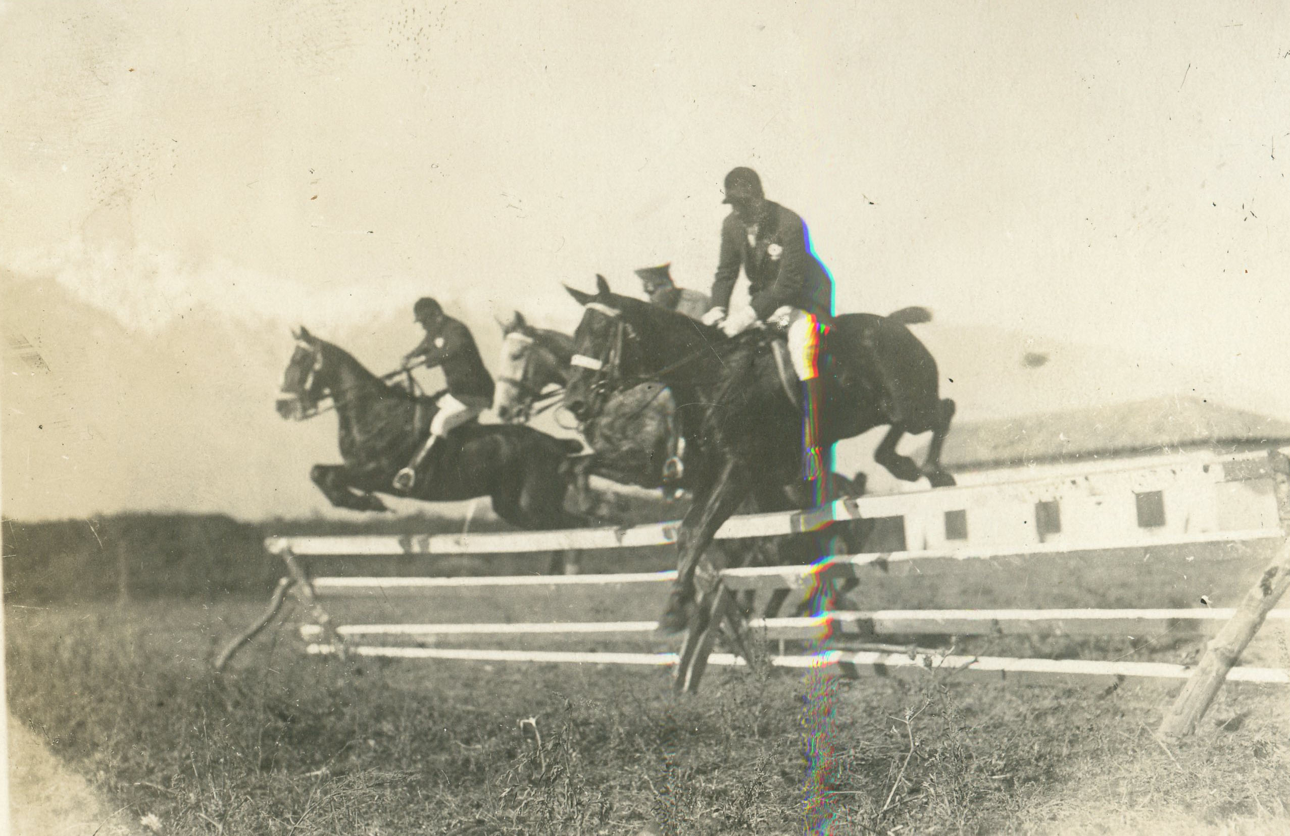 Equitación en lugar desconocido, ca. 1920