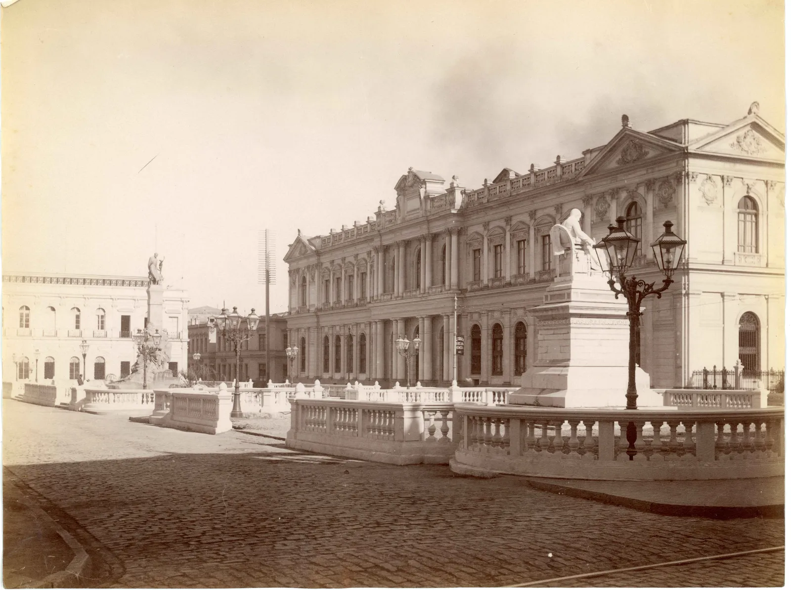 Plazuela Andrés Bello, frente a Congreso Nacional, Santiago, ca. 1904
