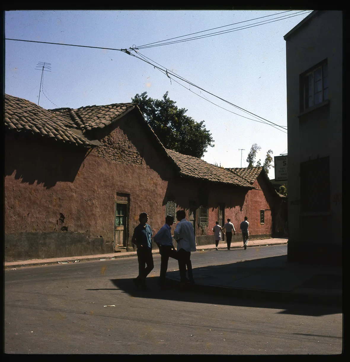 Casona colonial roja, Barrio Bellavista, Región Metropolitana, Chile, 1950 - 1965
