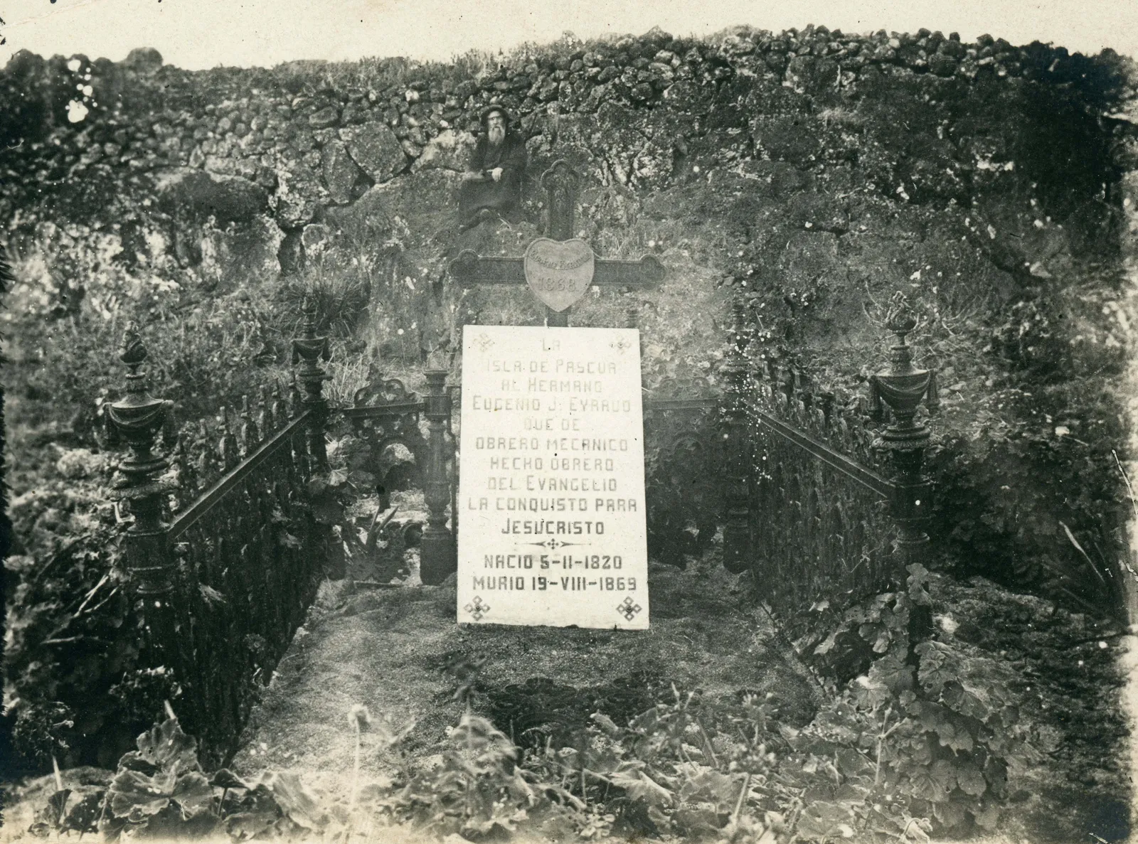 Cementerio de Rapa Nui, a la vista Fray Modesto de Adiós, 1917