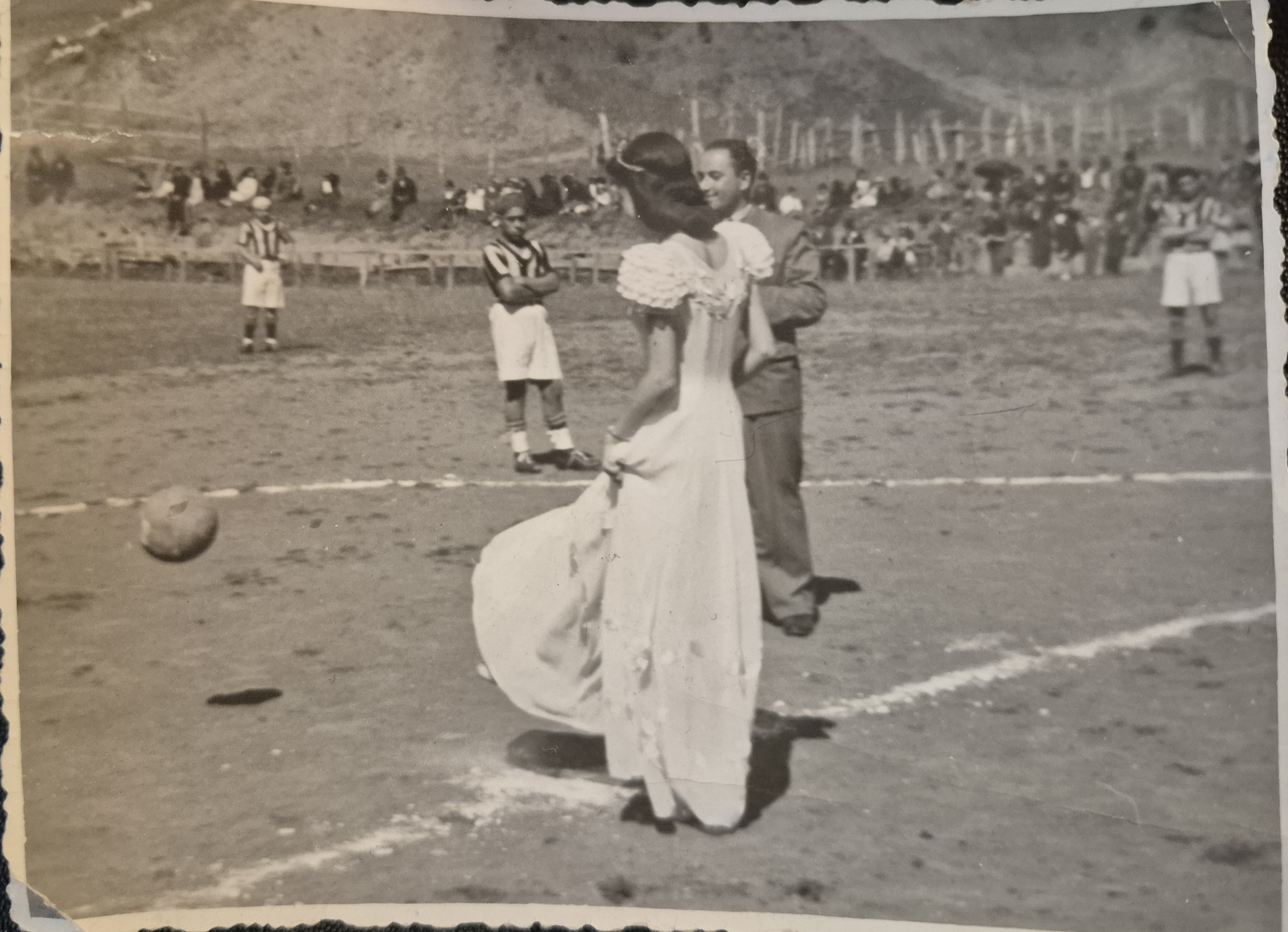 Puntapié inicial de la Reina de la Primavera de Lebu, 1940
