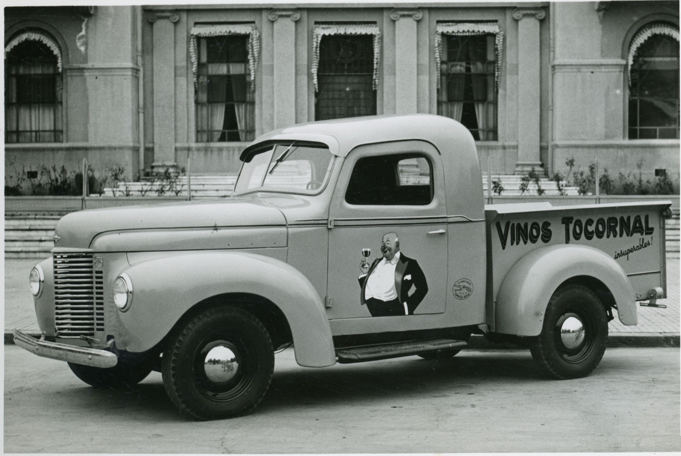 Automóvil de Vinos Tocornal, Viña del Mar, ca. 1950