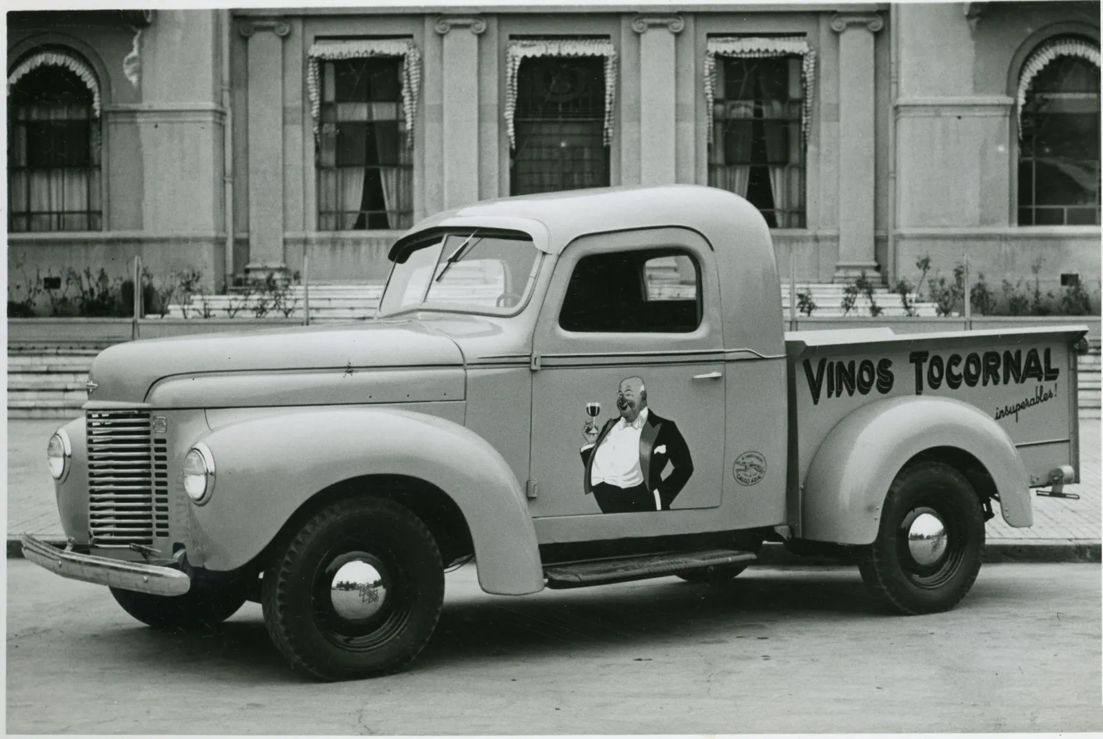Automóvil de Vinos Tocornal, Viña del Mar, ca. 1950