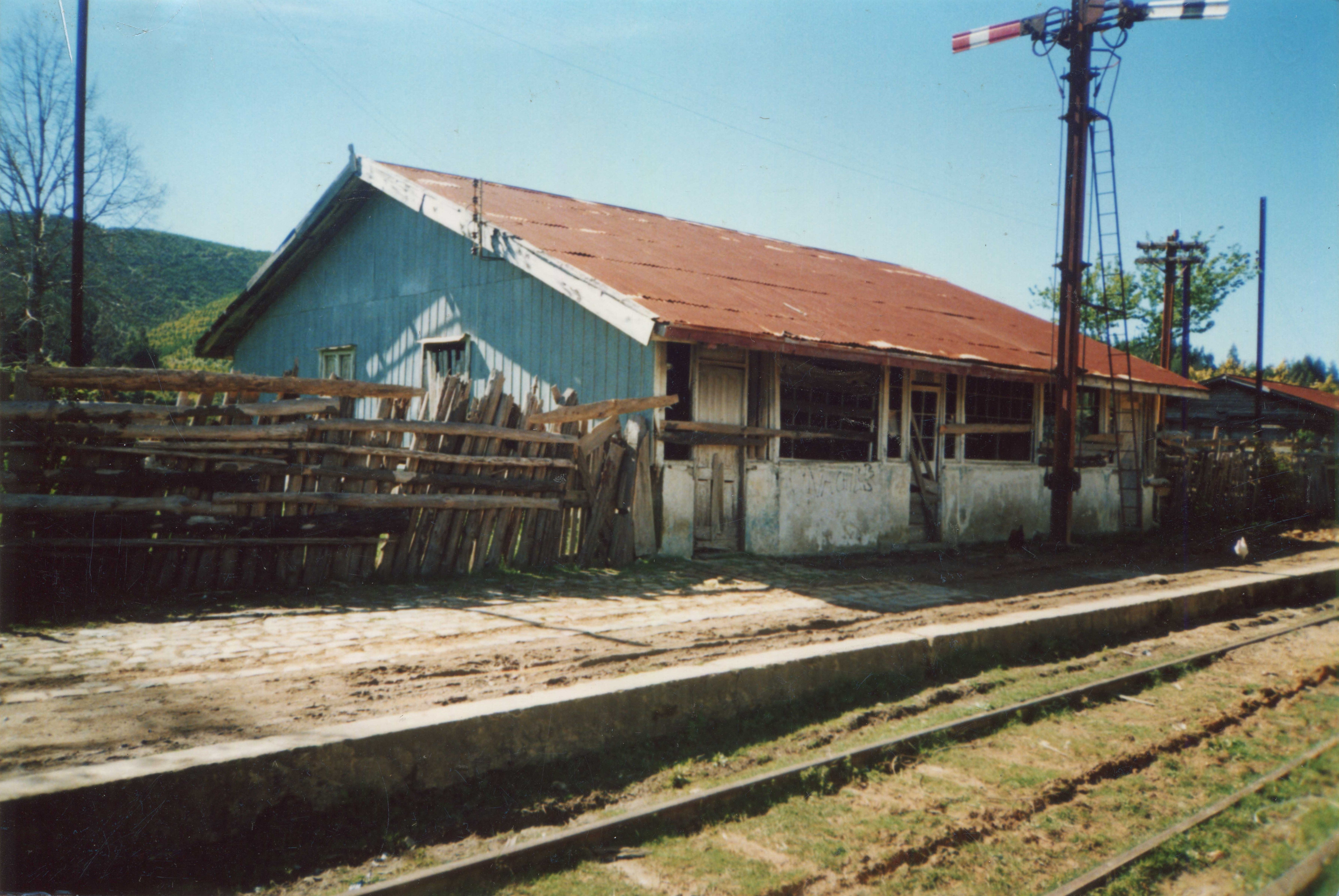 Estación en Ramal Rucapequén - Concepción, ca. 1990