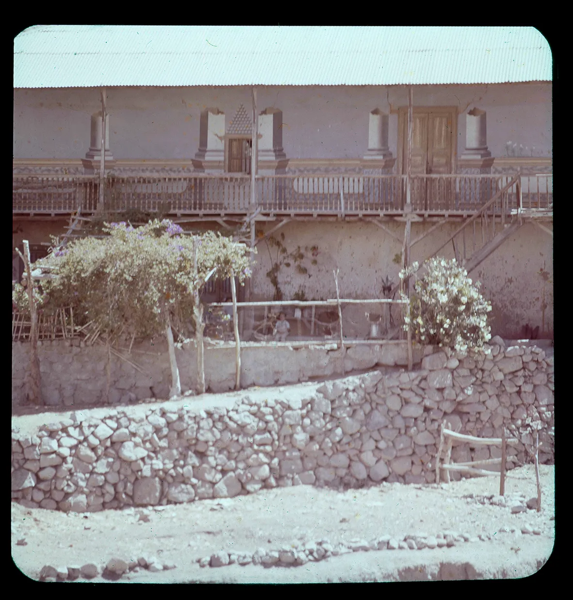 Casa de alto sobre piedras, Pisco Elqui, Región de Coquimbo, Chile, 1950 - 1965