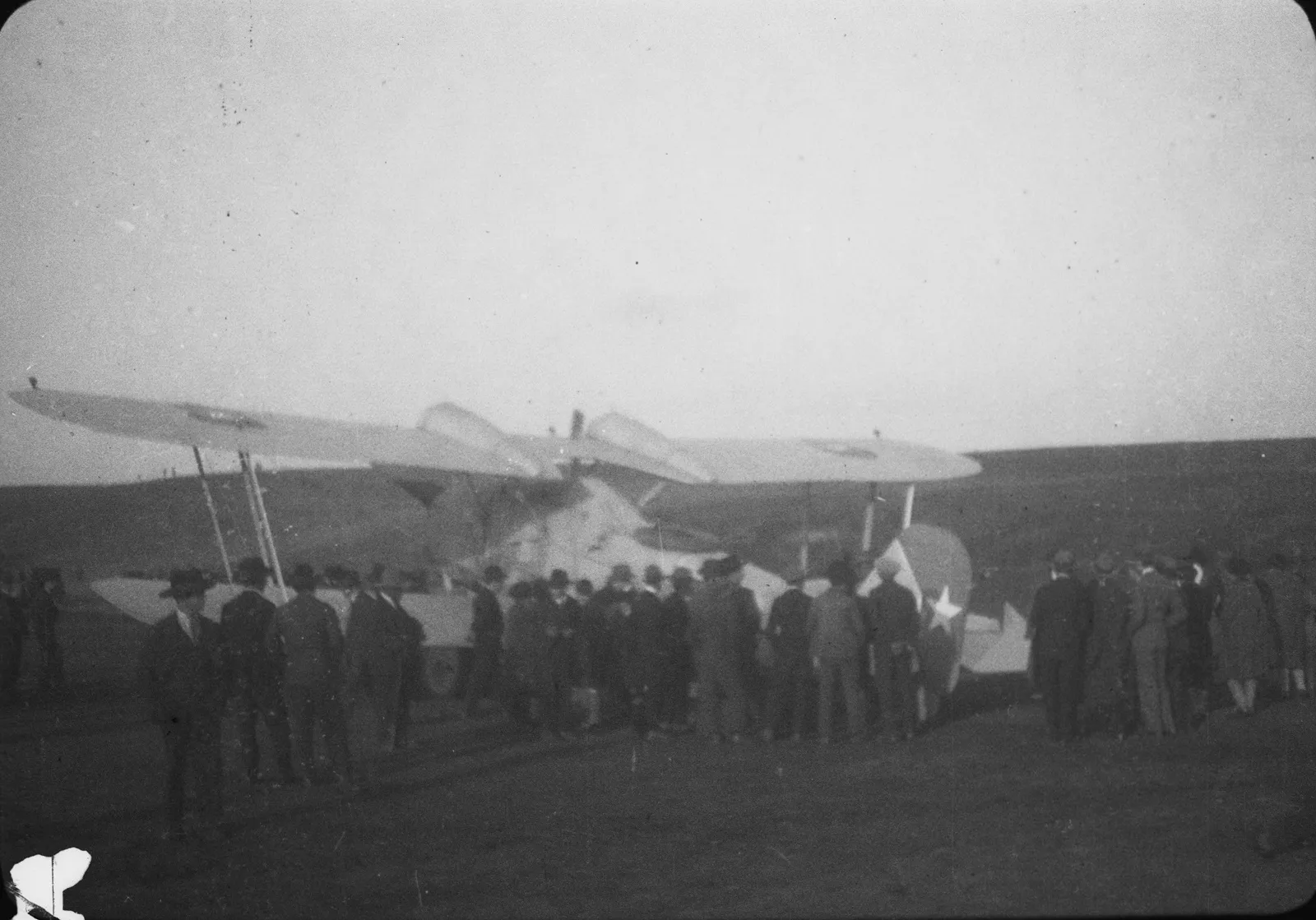 Multitud junto a un avión, Temuco, 1928