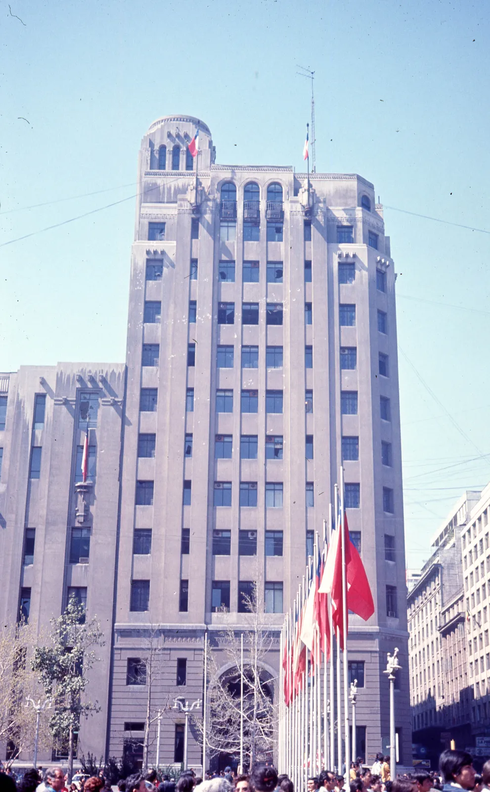 Edificio del Seguro Obrero con daños, 20 de Septiembre de 1973