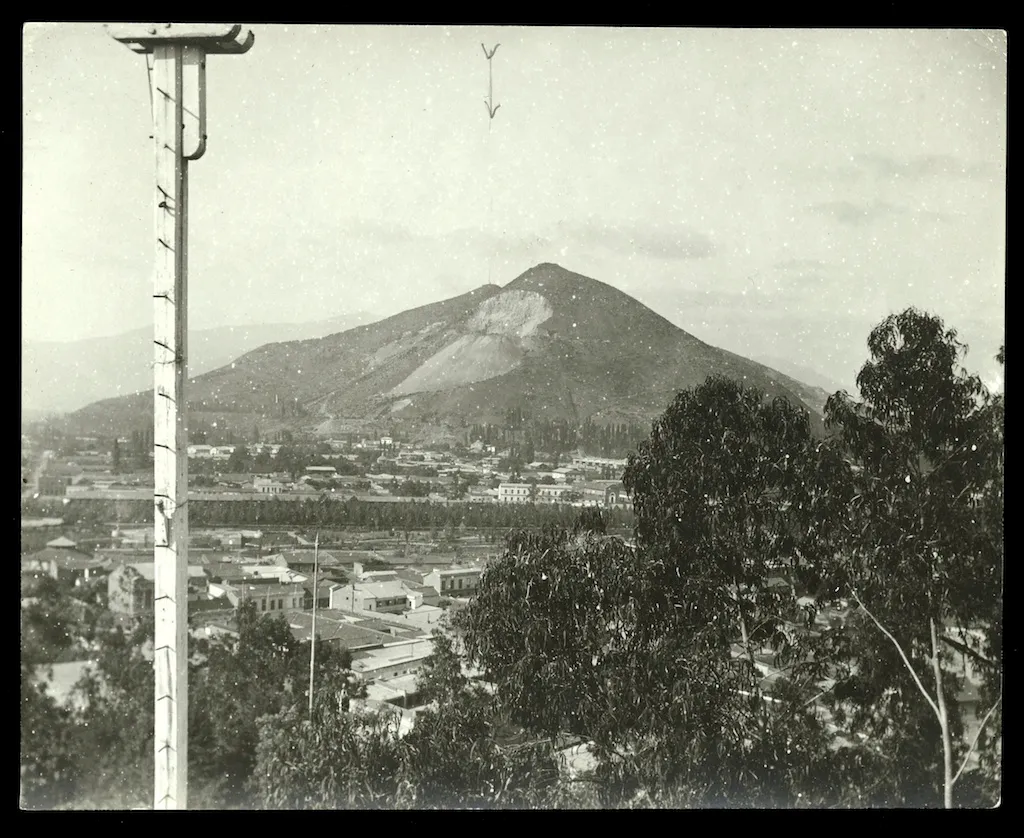 Santiago y Cerro San Cristóbal, desde el Cerro Santa Lucía, ca. 1903