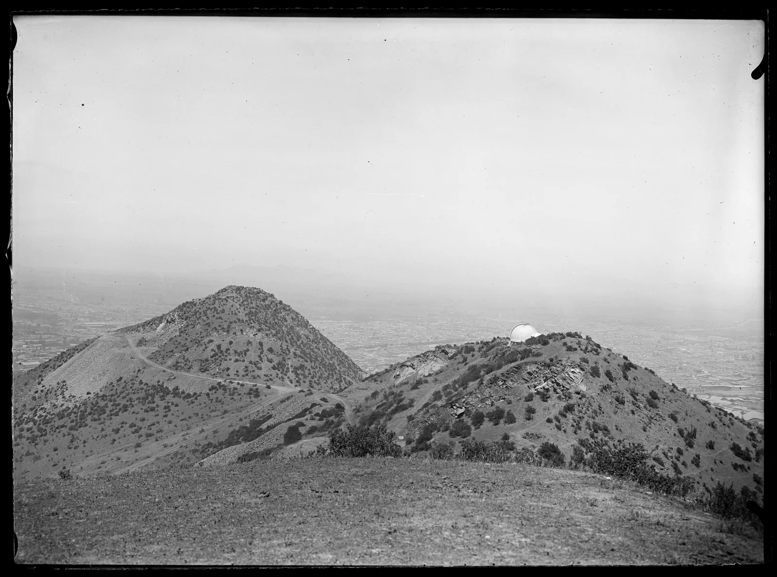Observatorio Mills y Cerro San Cristóbal en Santiago, ca. 1904