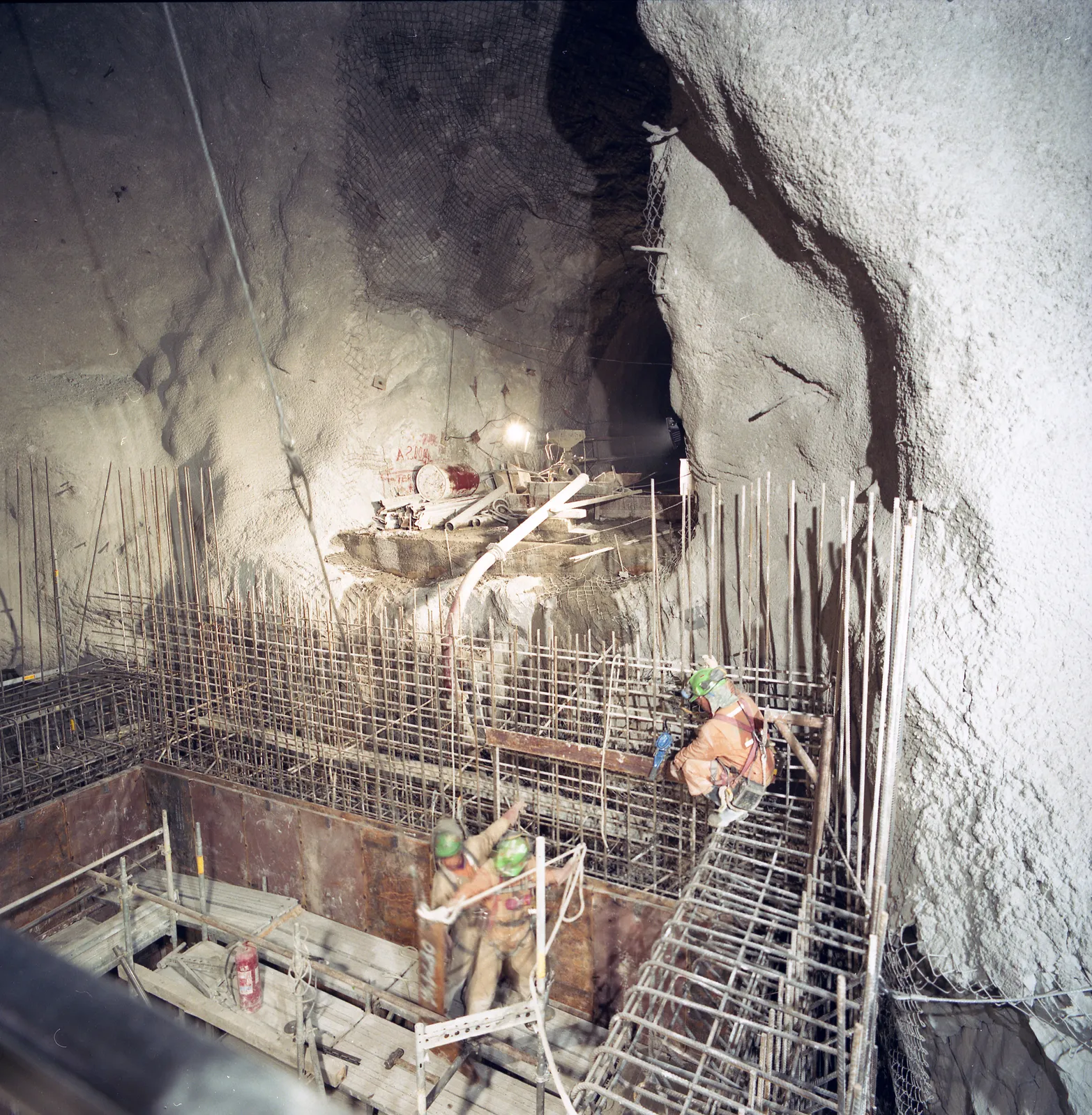 Enfierradura de una caverna de la mina El Teniente, 1991