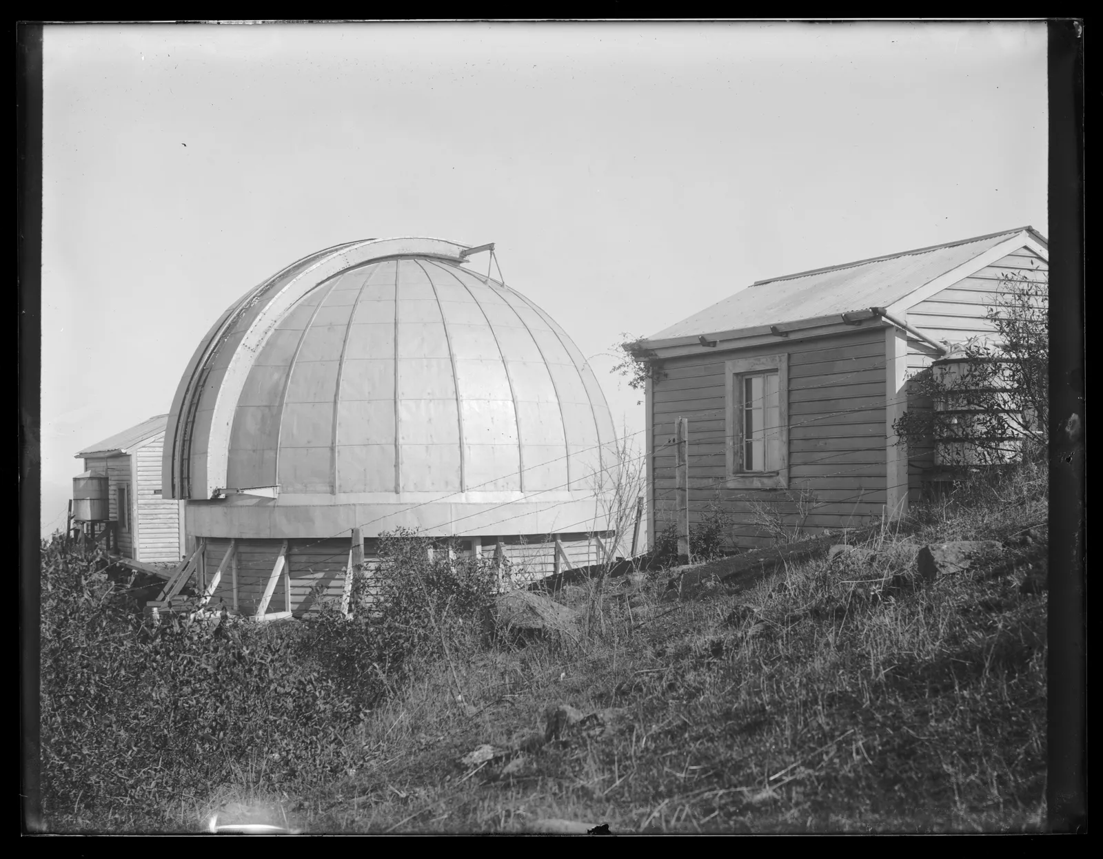 Vista del domo, Observatorio Mills, Cerro San Cristóbal, ca. 1922