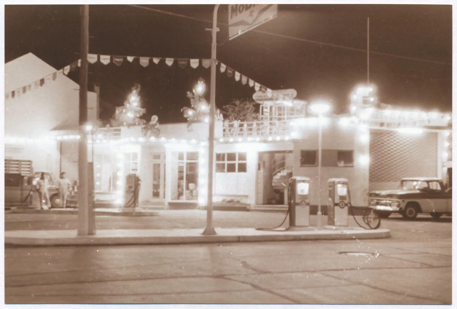 Estación de servicio Copec en Chillán, 1966