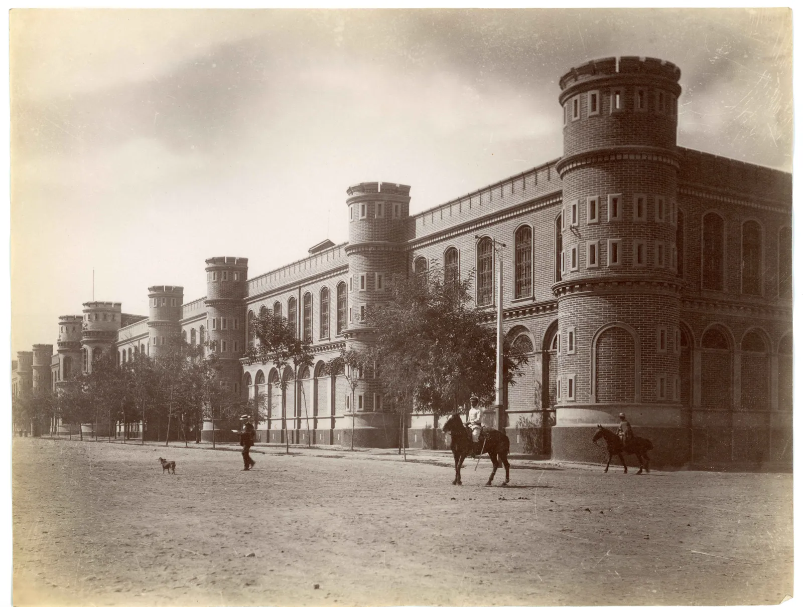 Edificio Arsenales de Guerra, Santiago, ca. 1904