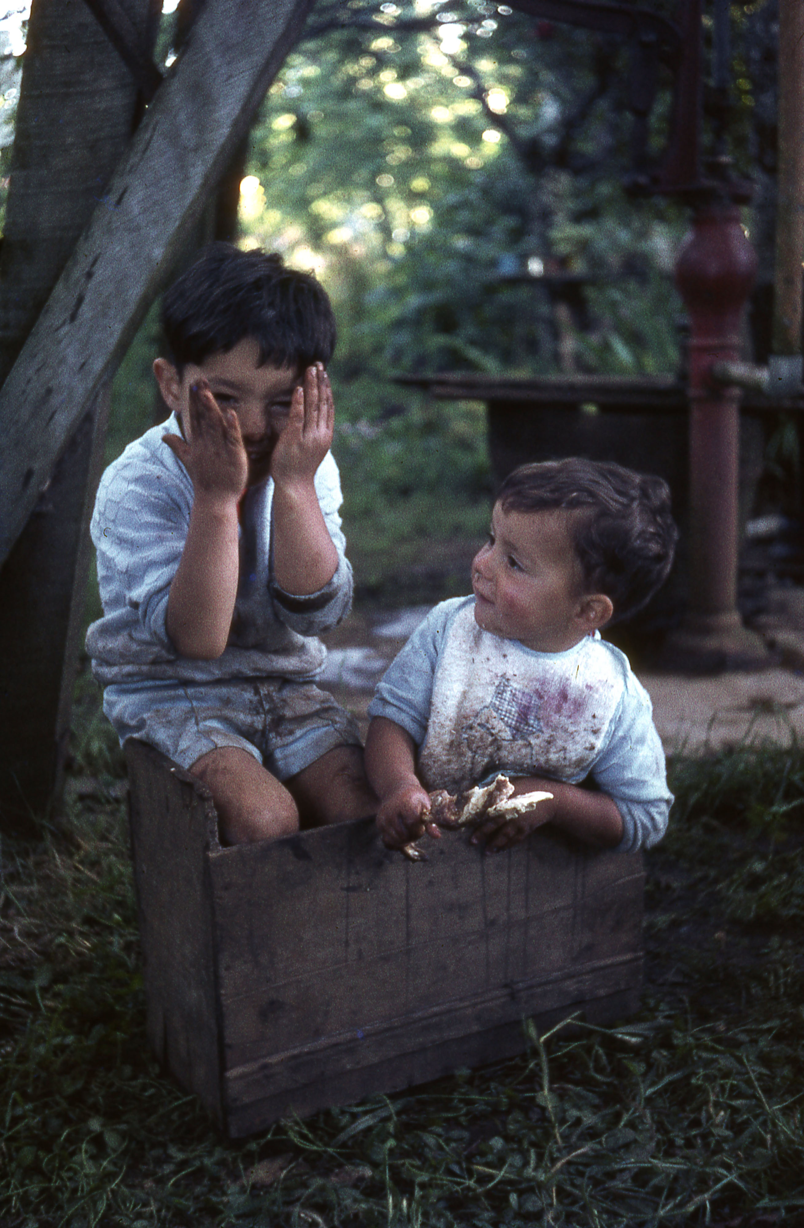Retrato de dos niños, ca. 1965