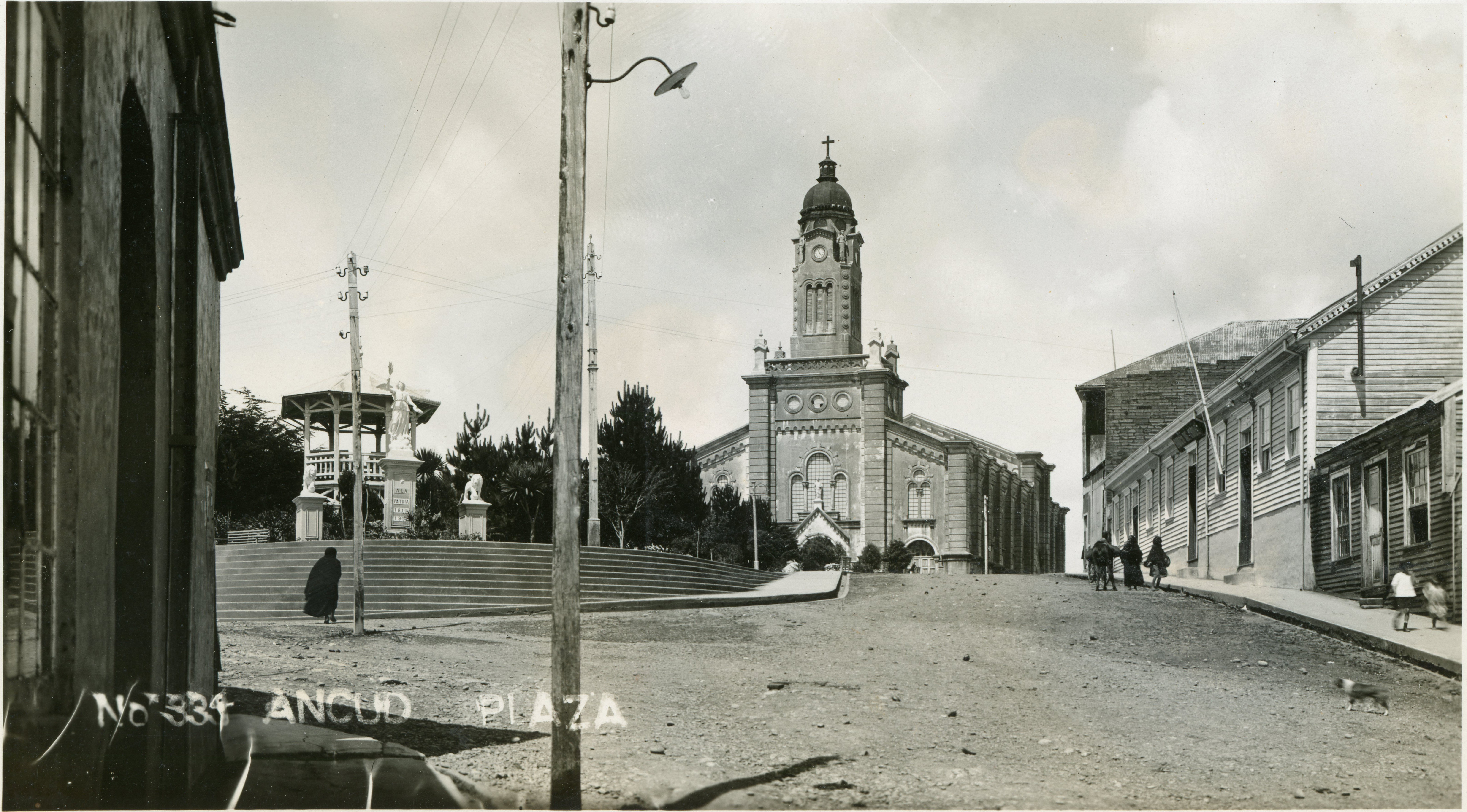 Plaza y Catedral de Ancud, Chiloé, ca. 1928