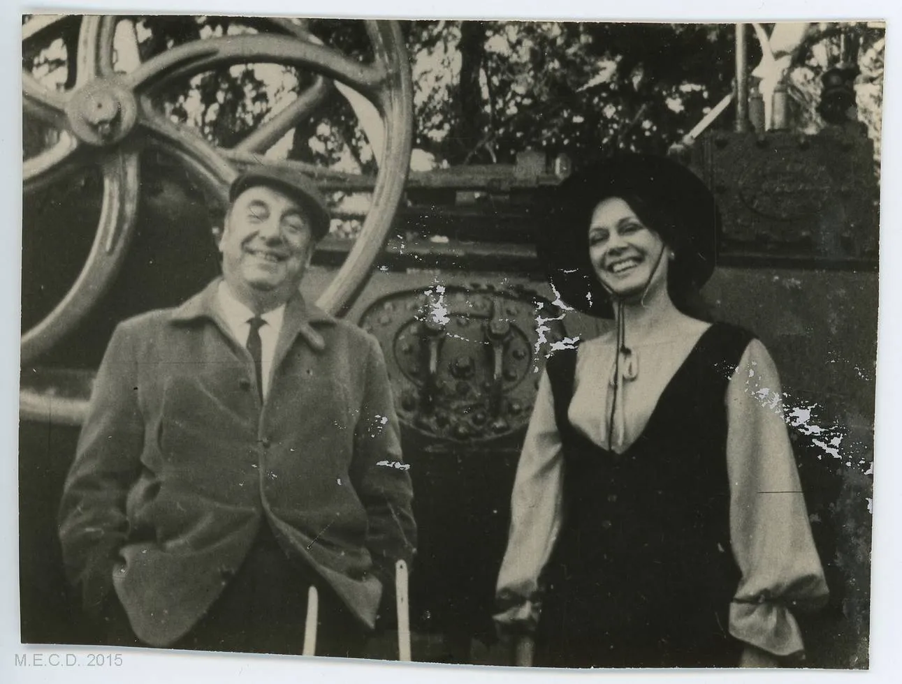 Pablo Neruda con Virginia Huneeus, Isla Negra, 1972