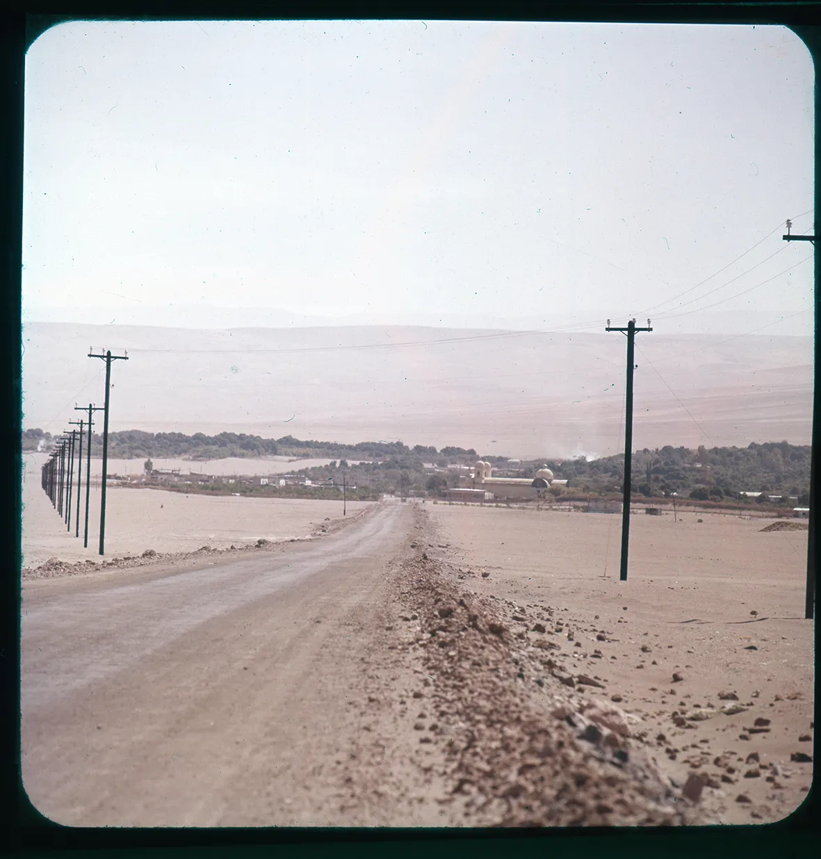 Camino de entrada a Pica, Tarapacá, Chile, 1950 - 1965