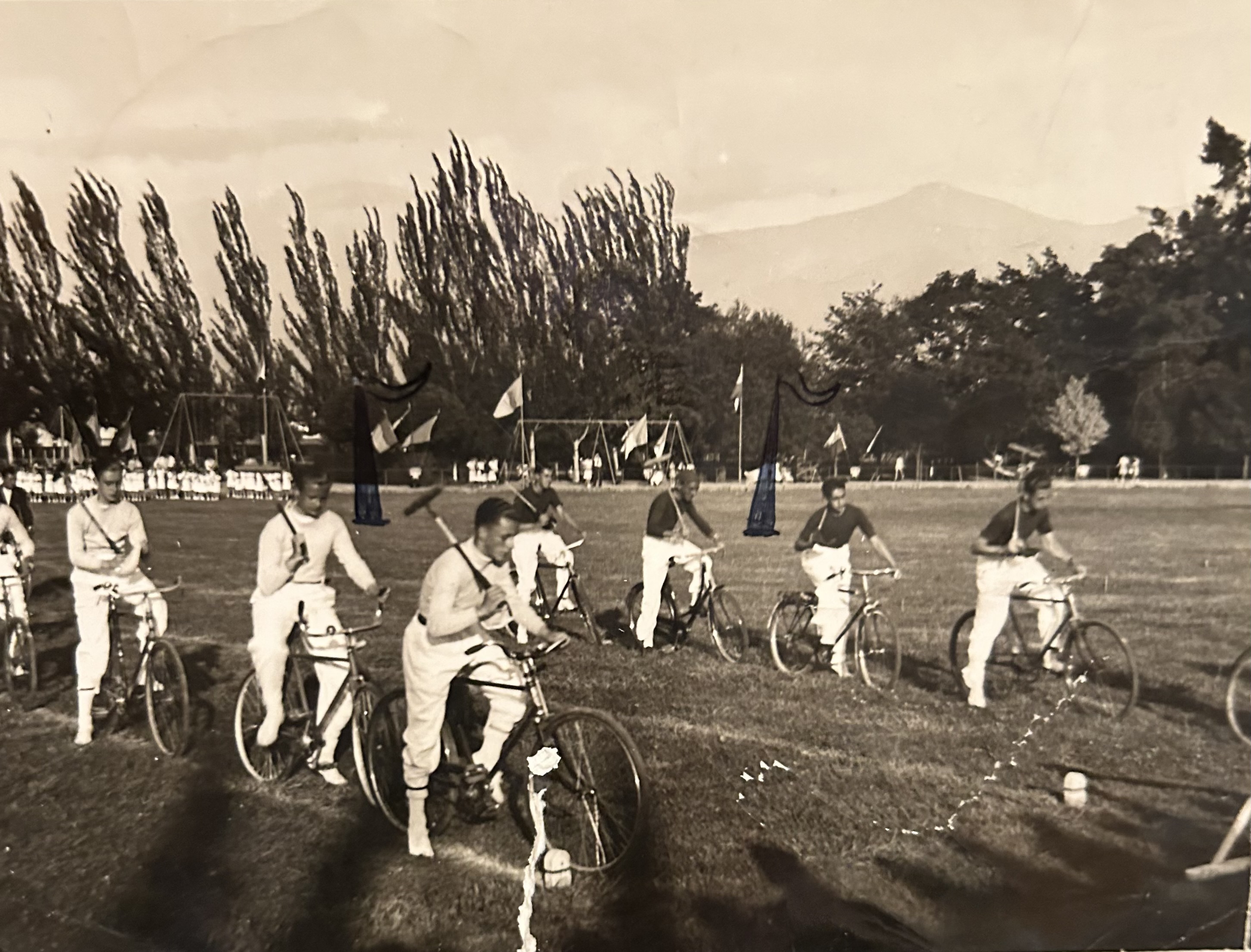 Polo en bicicleta, 1944