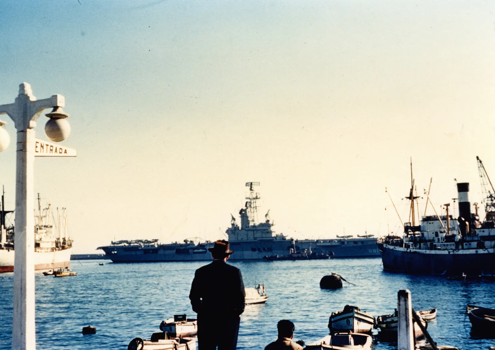 Puerto de Valparaíso y Portaaviones Neerlandés, Noviembre de 1960