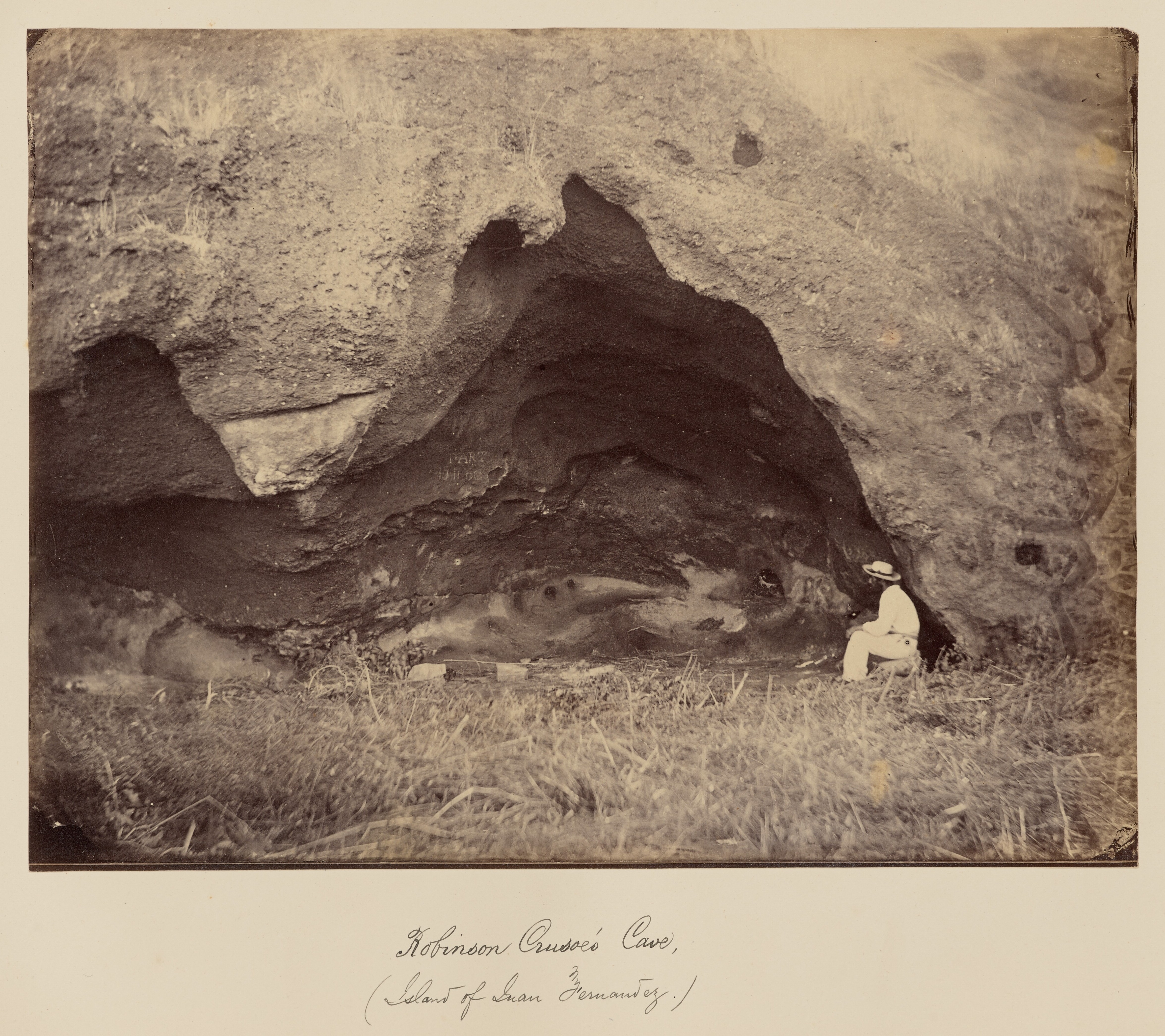 Hombre en Cueva de Robinson Crusoe, 1860