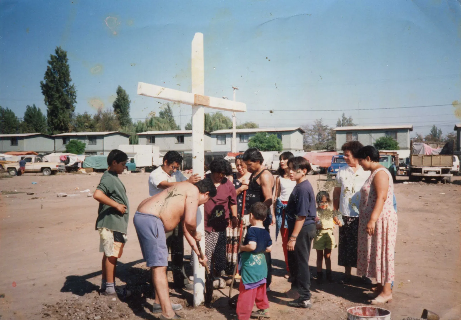 Instalación de Cruz en Quilicura, 1996
